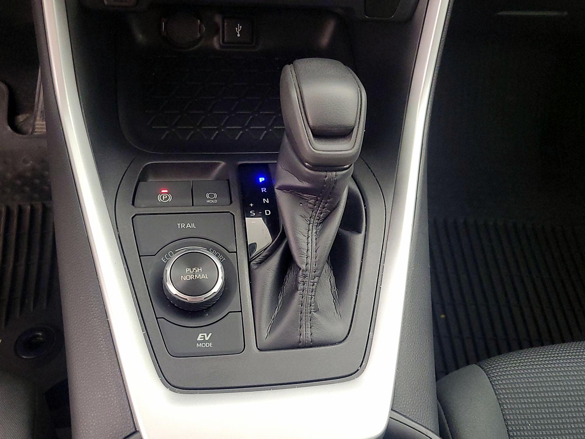 Thumbnail: 2021 Toyota RAV4 - 17