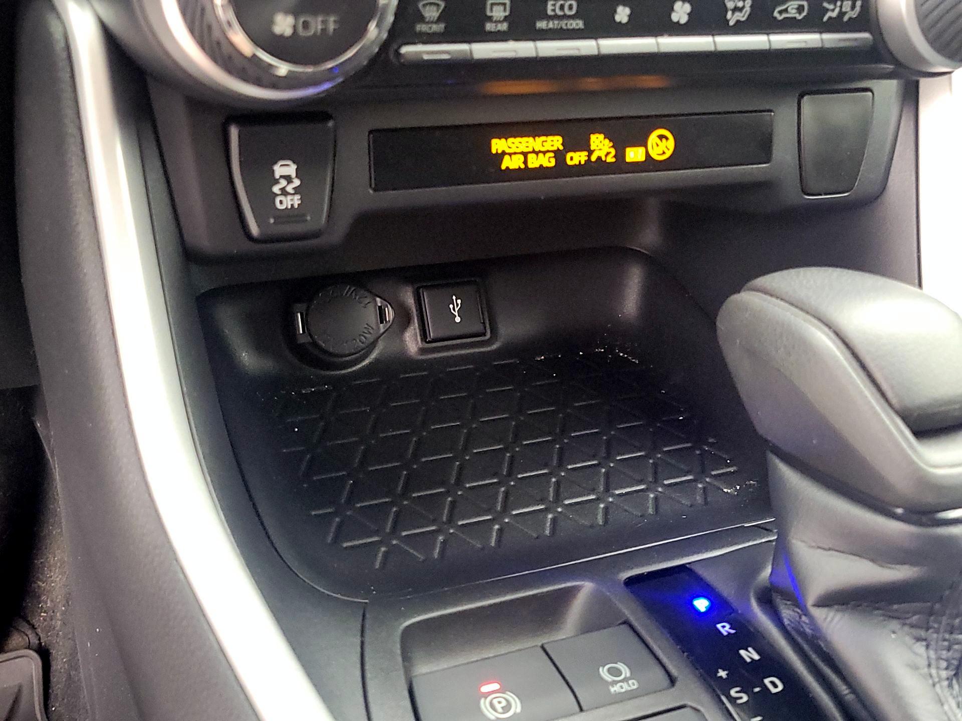 Thumbnail: 2021 Toyota RAV4 - 18