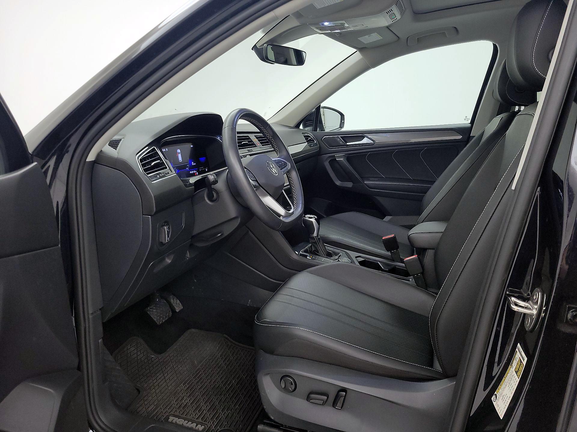 Thumbnail: 2023 Volkswagen Tiguan - 11