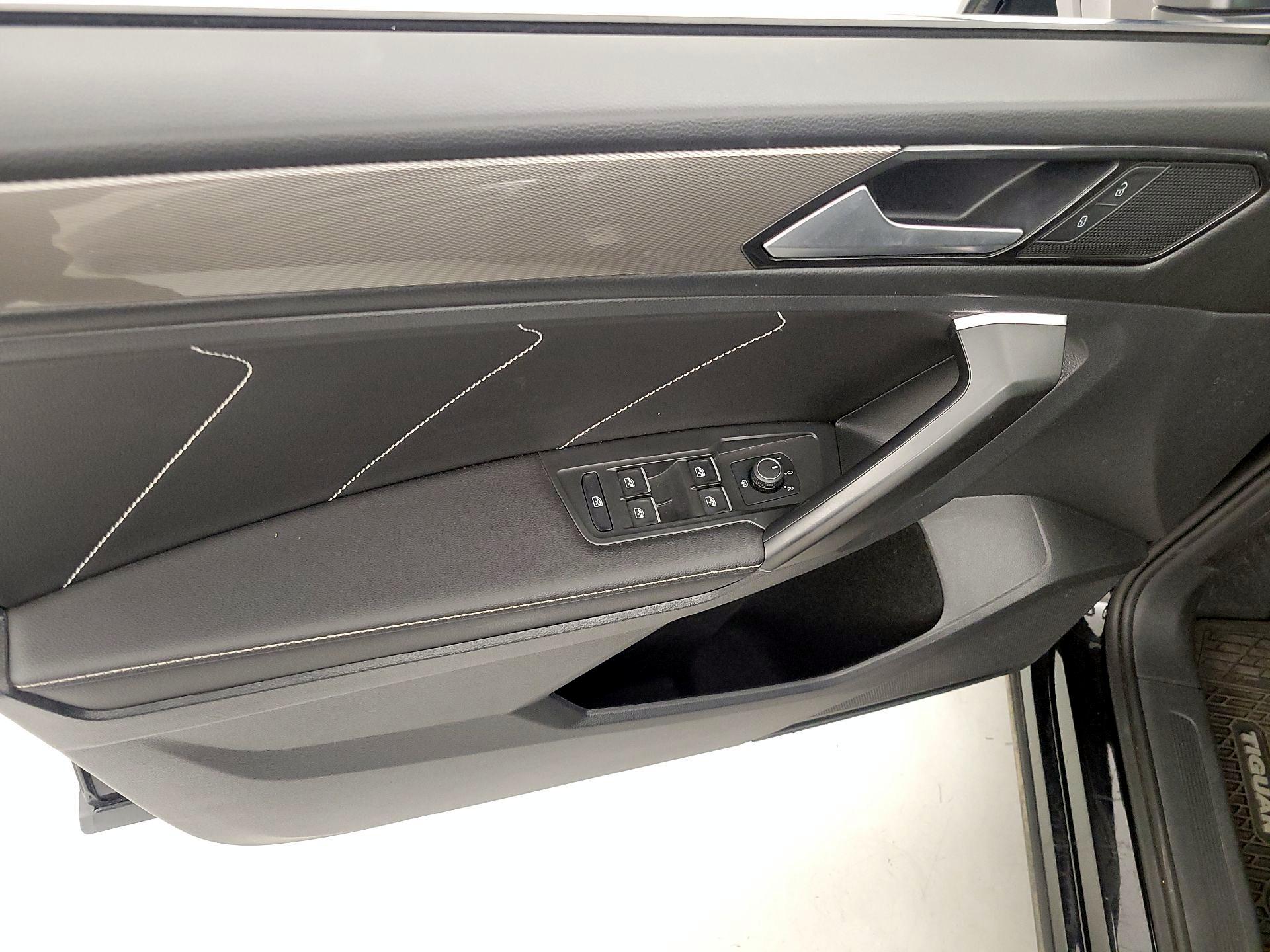 Thumbnail: 2023 Volkswagen Tiguan - 12