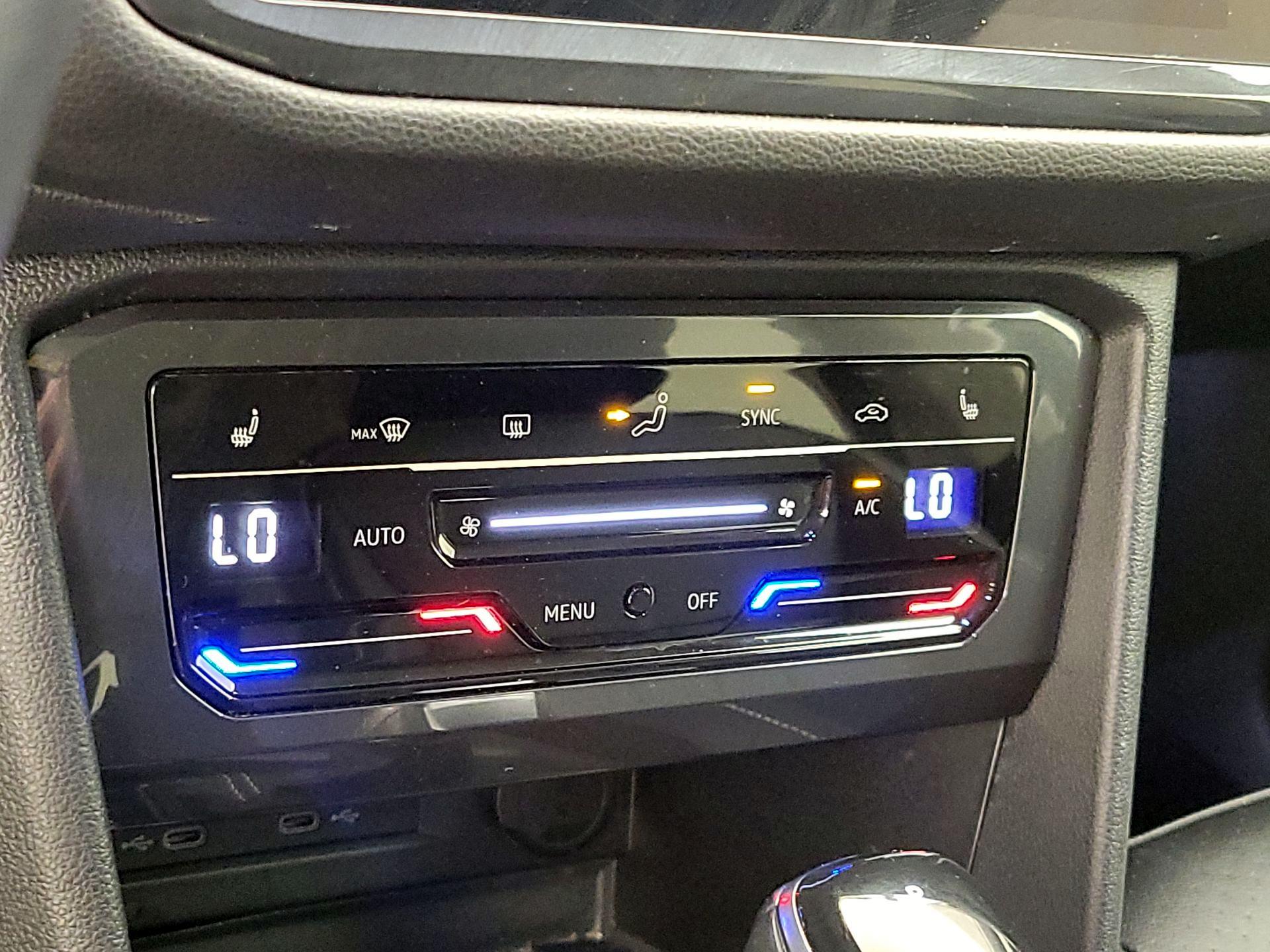 Thumbnail: 2023 Volkswagen Tiguan - 16