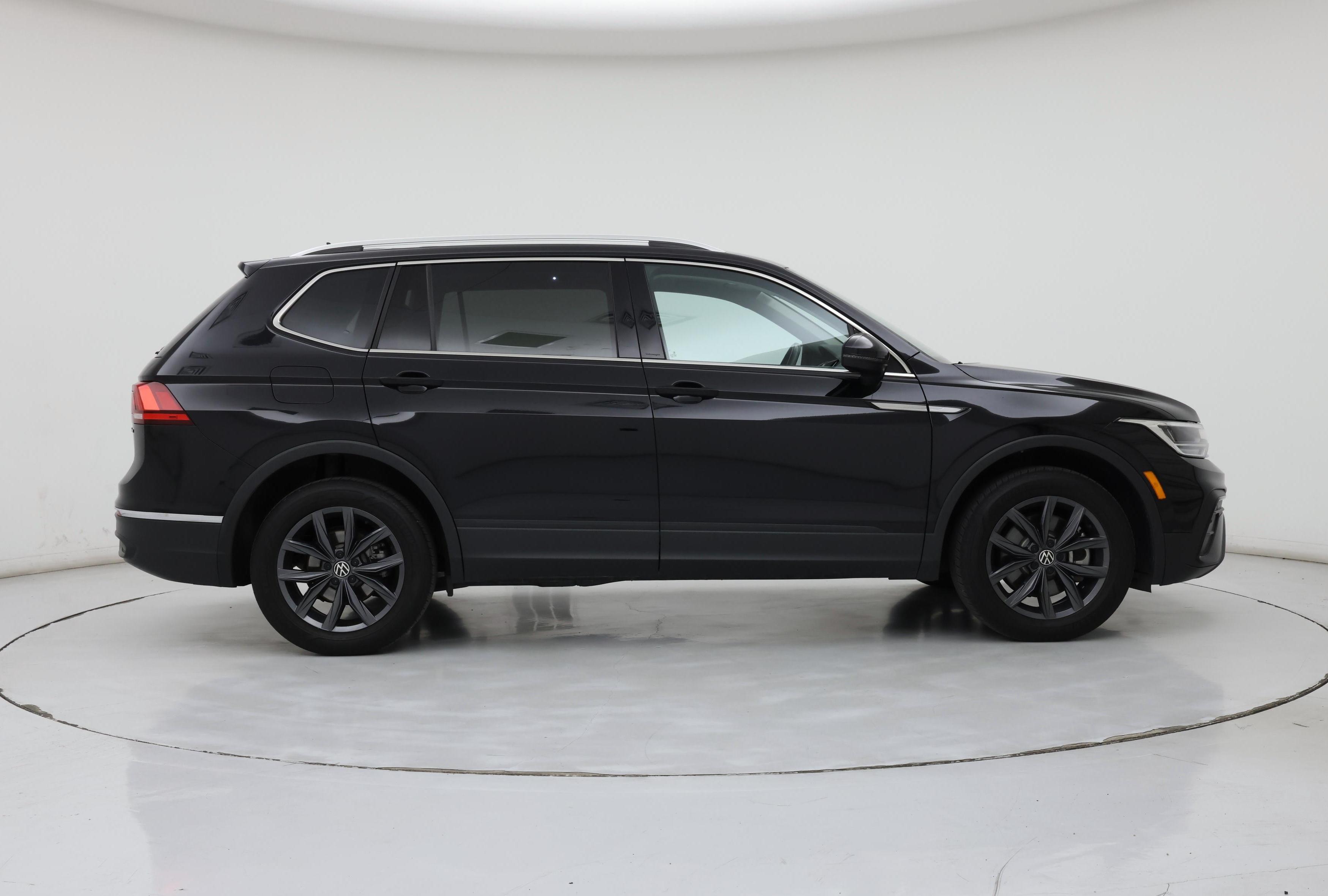 Thumbnail: 2023 Volkswagen Tiguan - 7