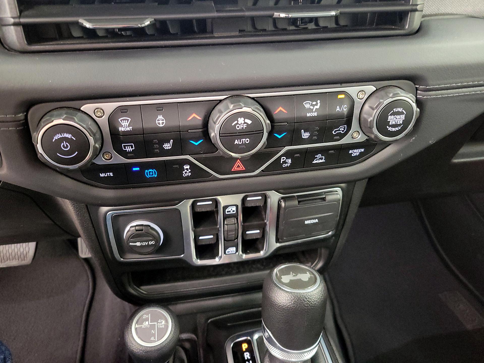 Thumbnail: 2025 Jeep Wrangler - 16