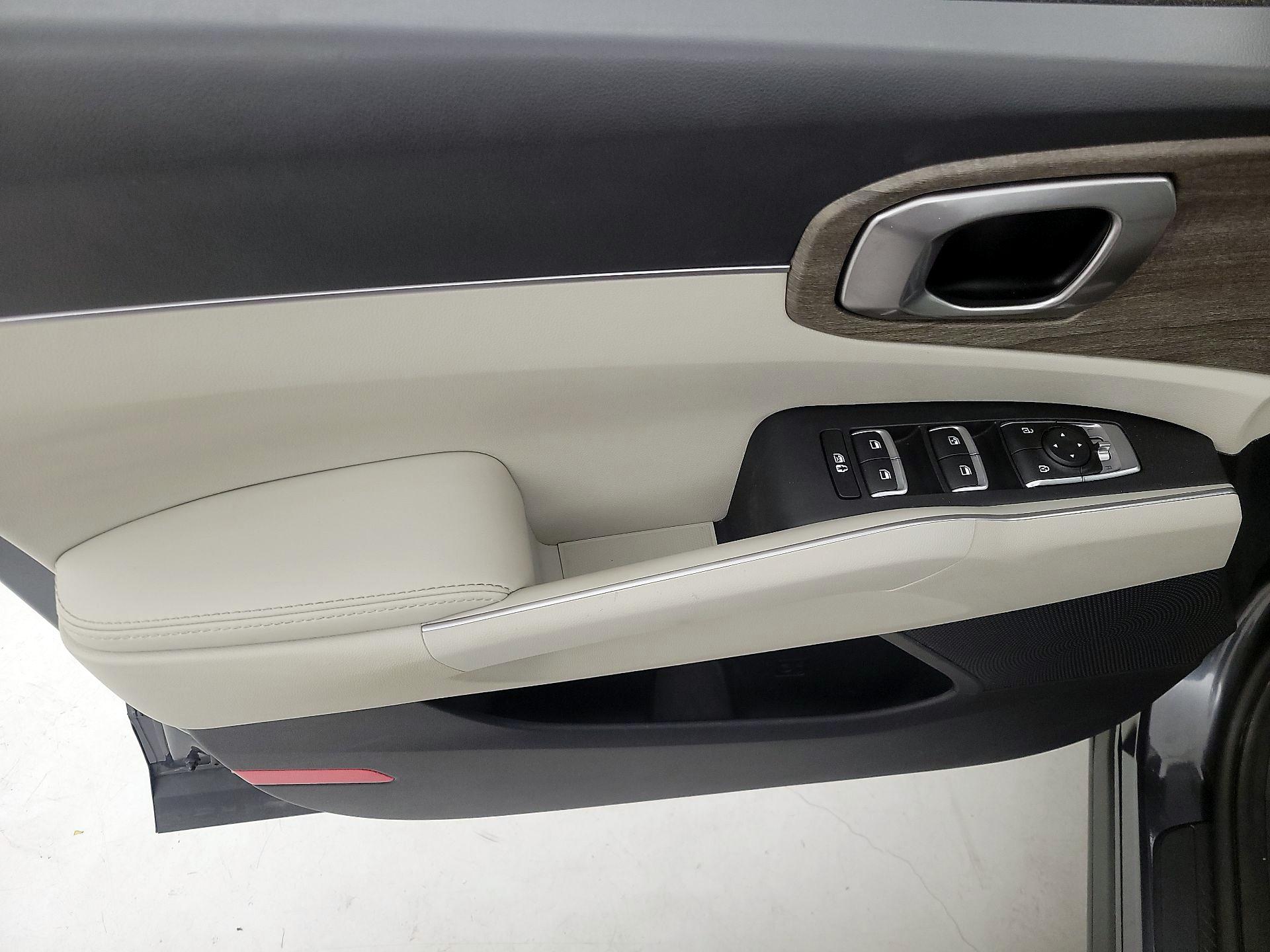 Thumbnail: 2023 Kia Sorento - 12