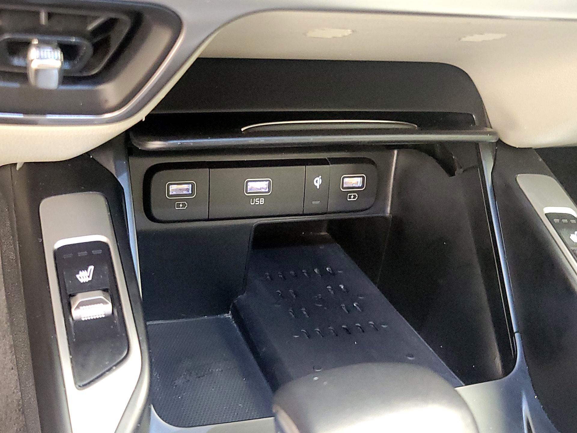 Thumbnail: 2023 Kia Sorento - 19