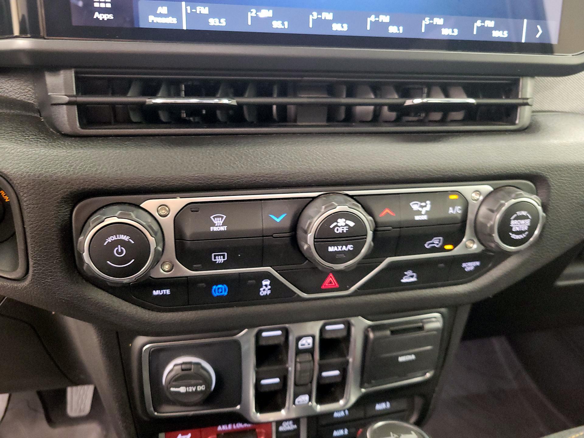 Thumbnail: 2025 Jeep Wrangler - 16