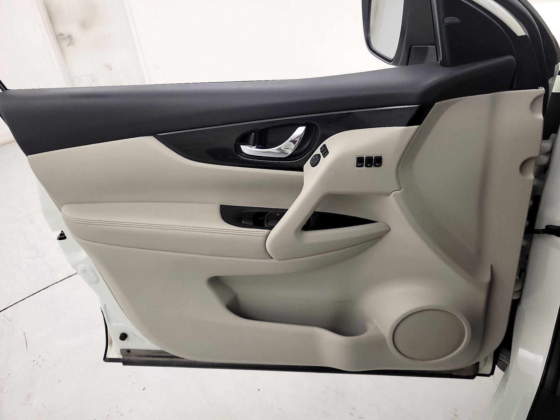 Thumbnail: 2022 Nissan Rogue Sport - 12