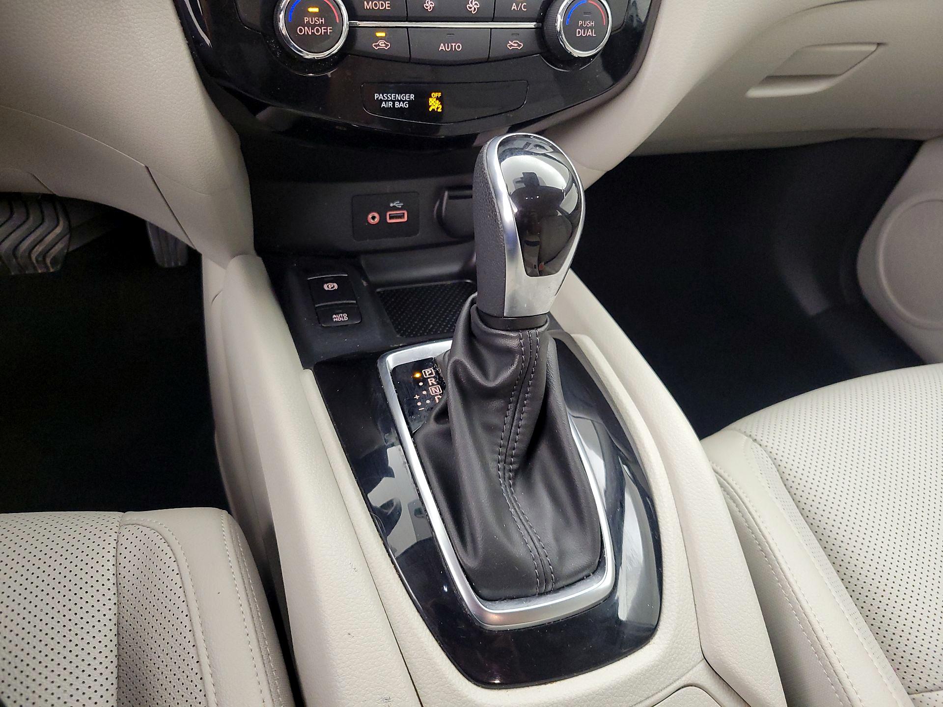 Thumbnail: 2022 Nissan Rogue Sport - 18