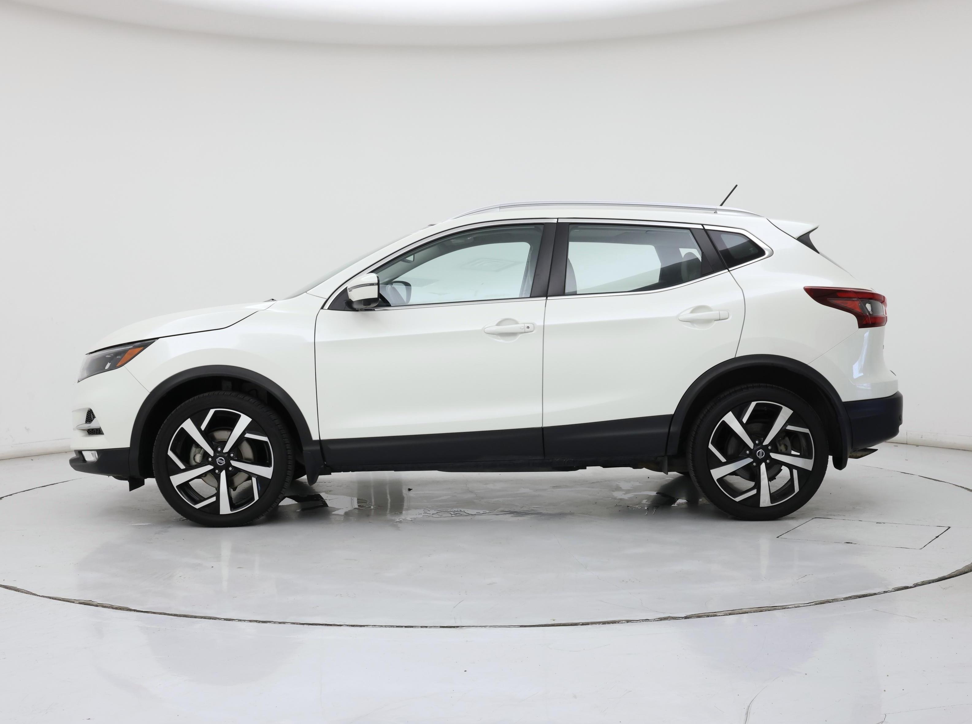 Thumbnail: 2022 Nissan Rogue Sport - 3