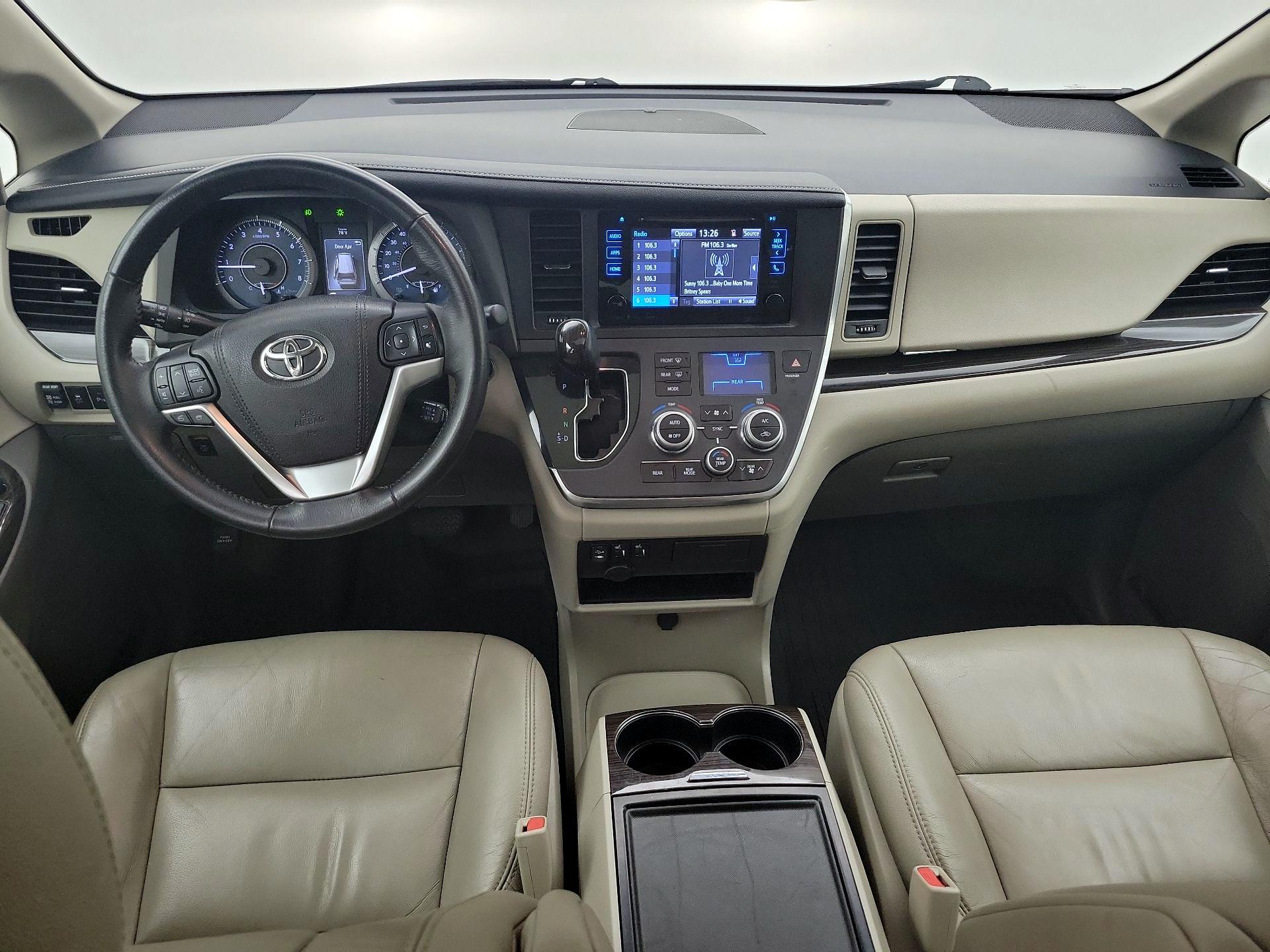 Thumbnail: 2017 Toyota Sienna - 9