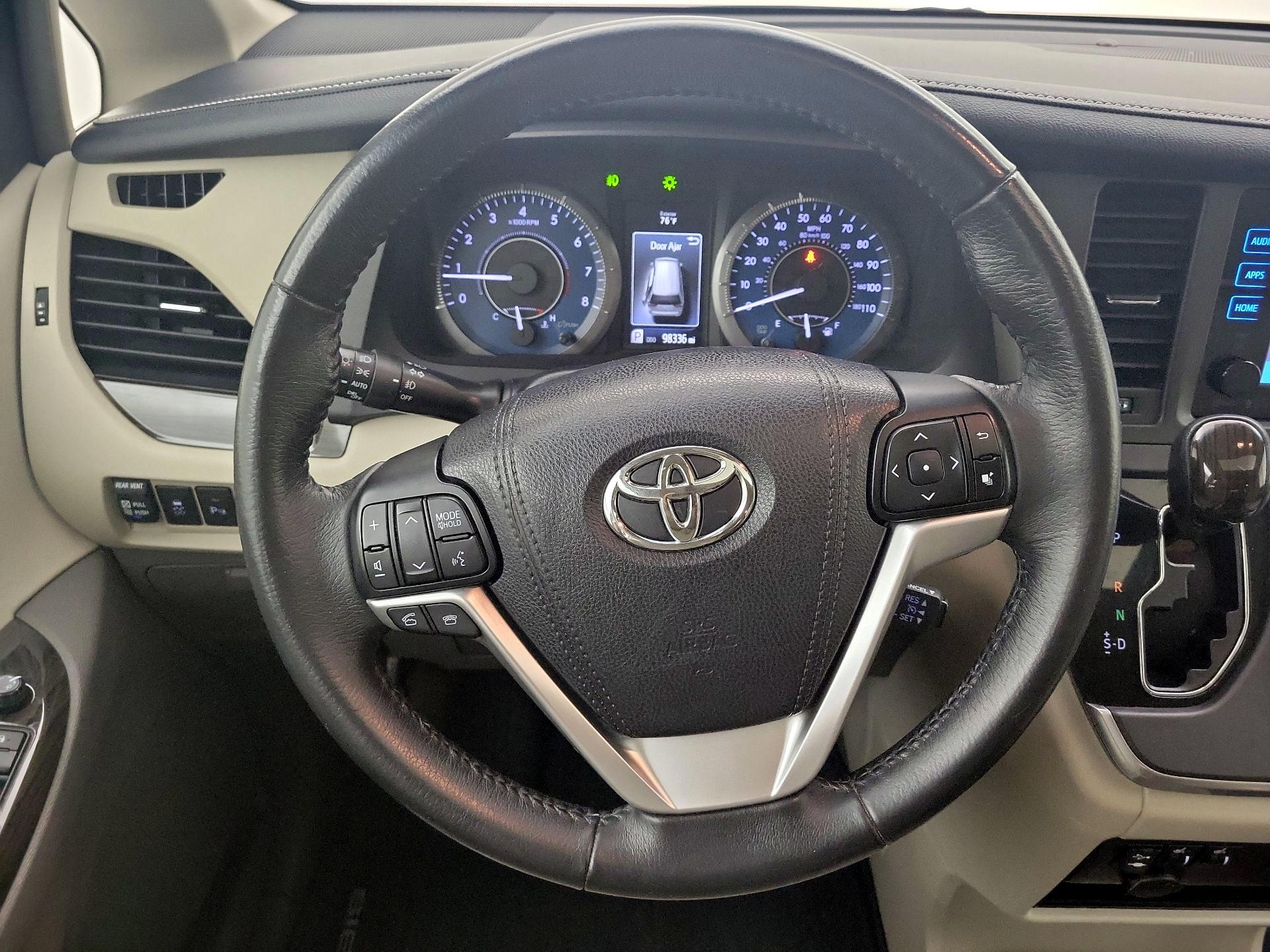 Thumbnail: 2017 Toyota Sienna - 10