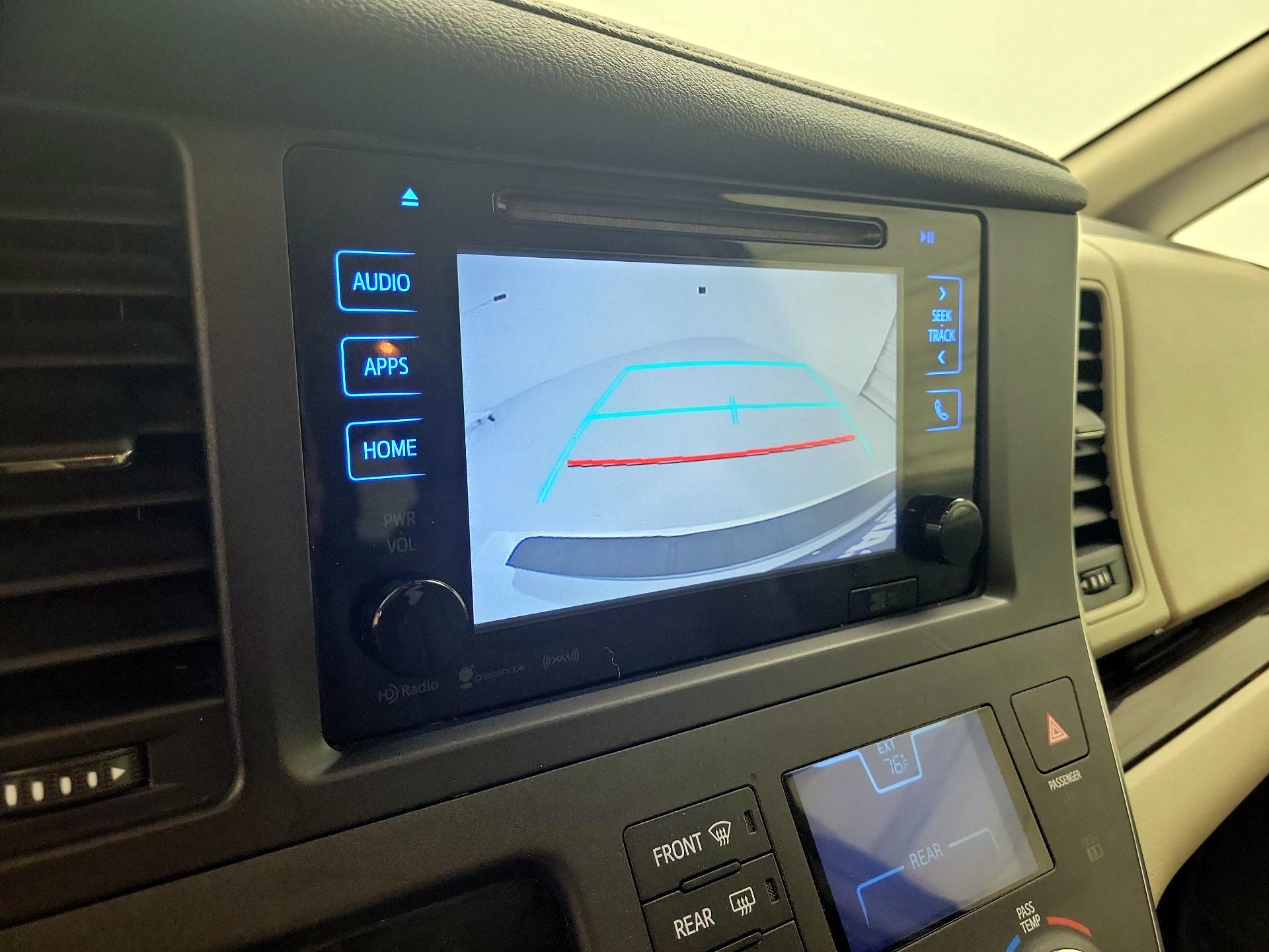 Thumbnail: 2017 Toyota Sienna - 14