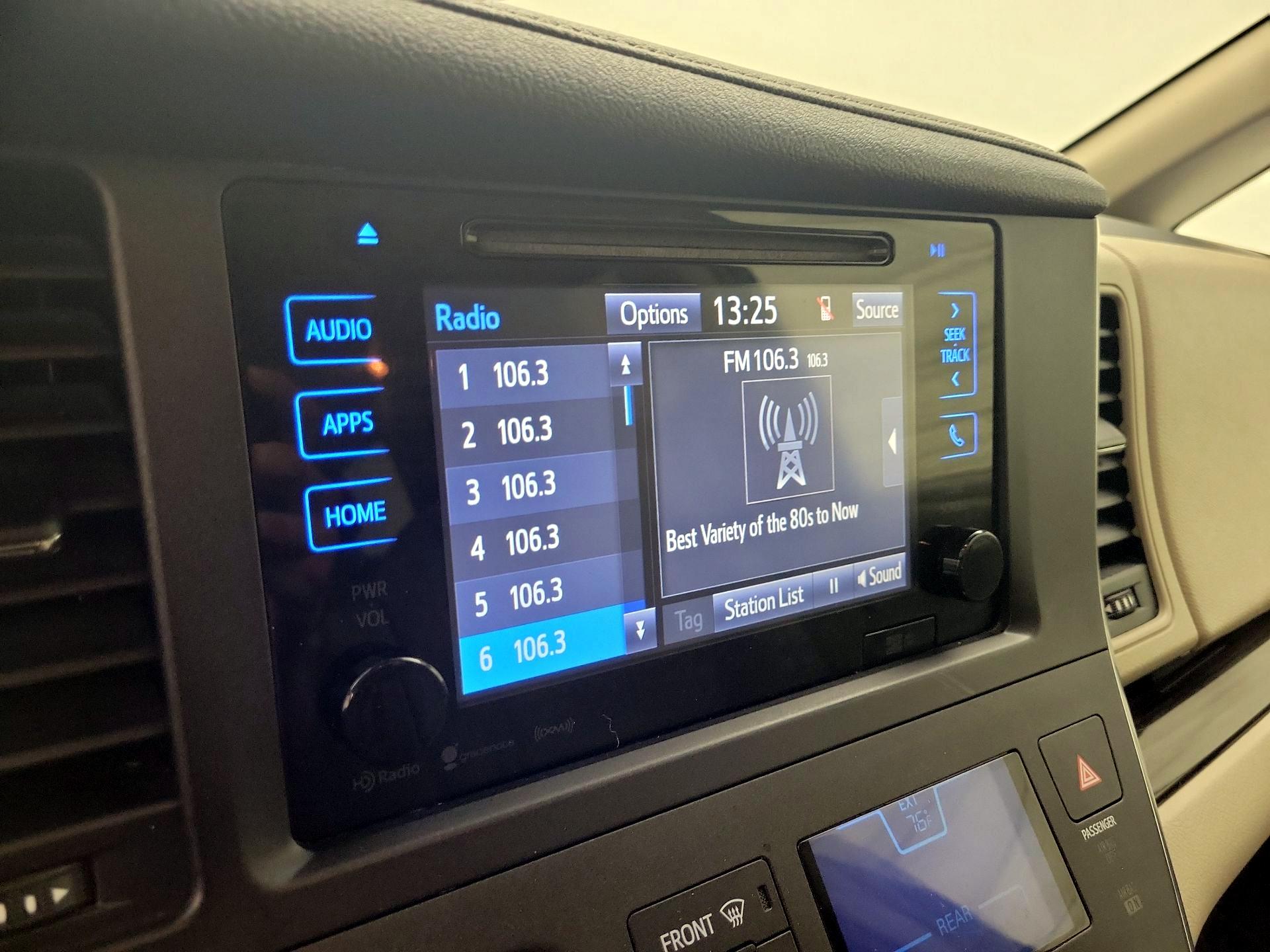 Thumbnail: 2017 Toyota Sienna - 15