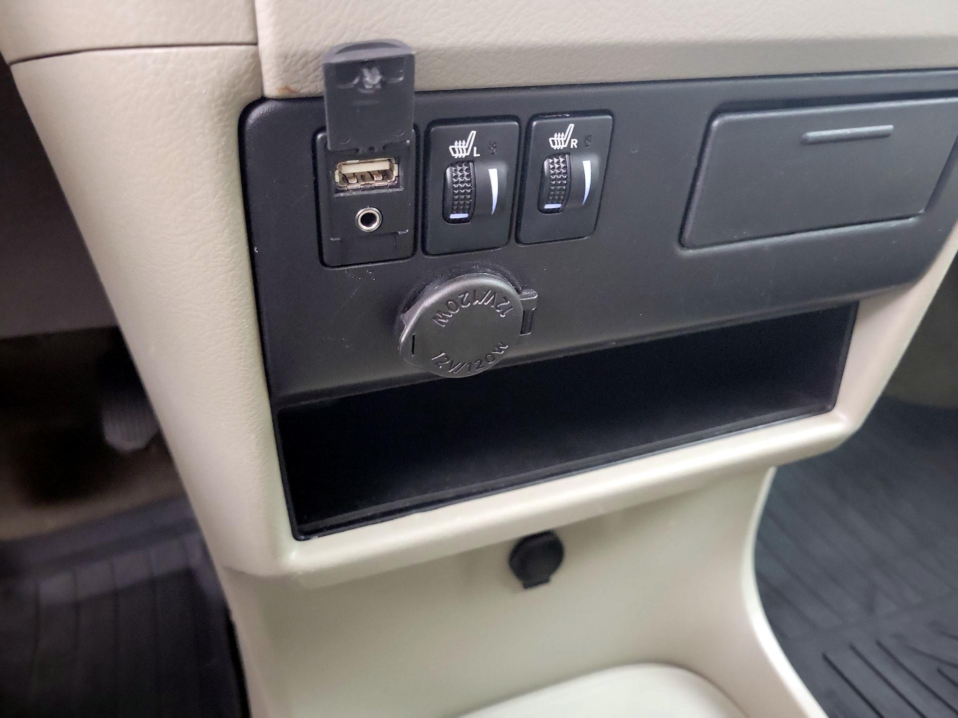 Thumbnail: 2017 Toyota Sienna - 18