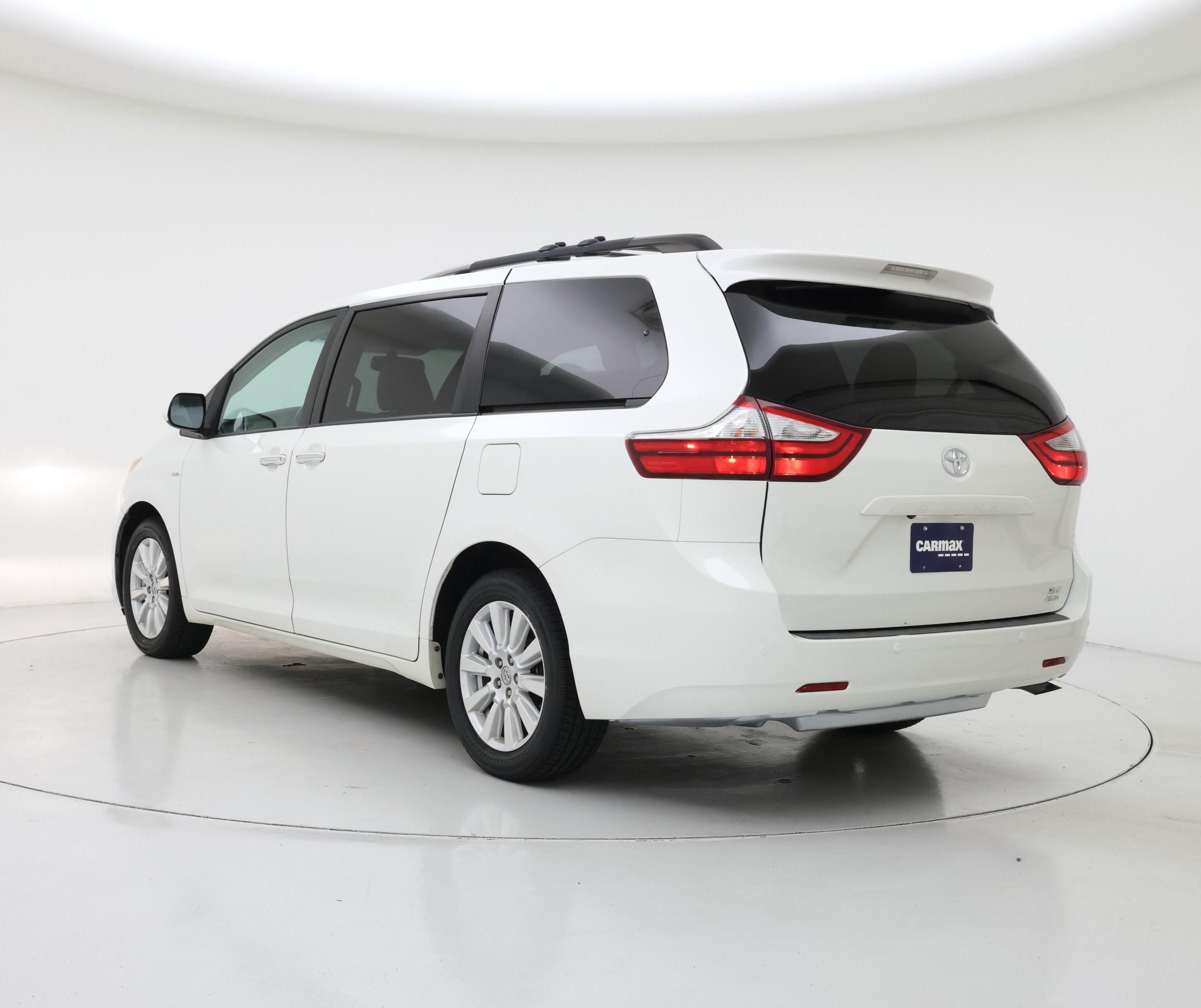 Thumbnail: 2017 Toyota Sienna - 2