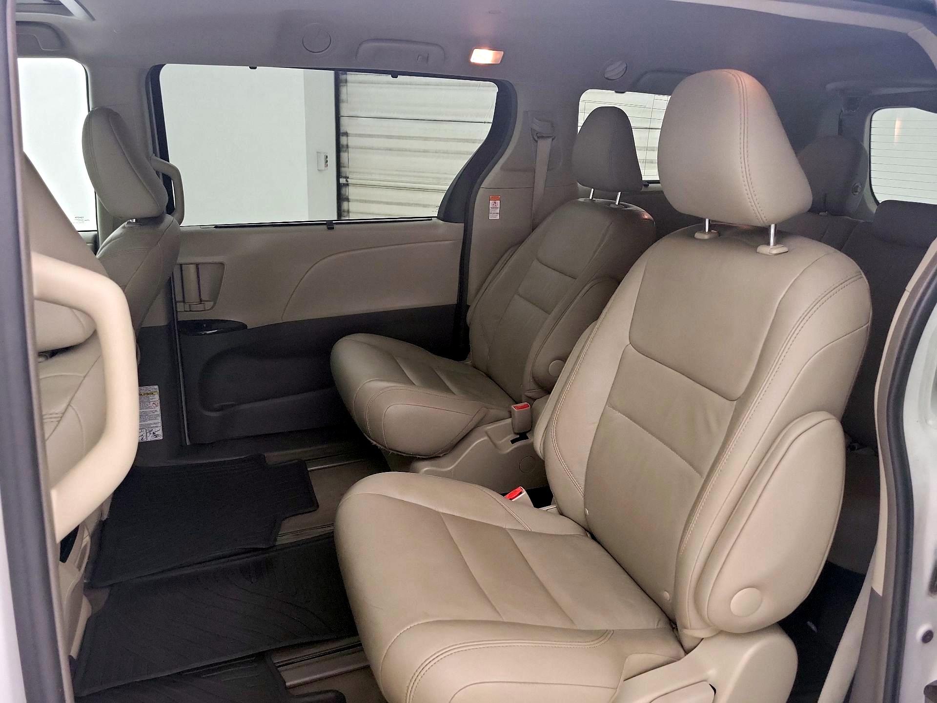 Thumbnail: 2017 Toyota Sienna - 20