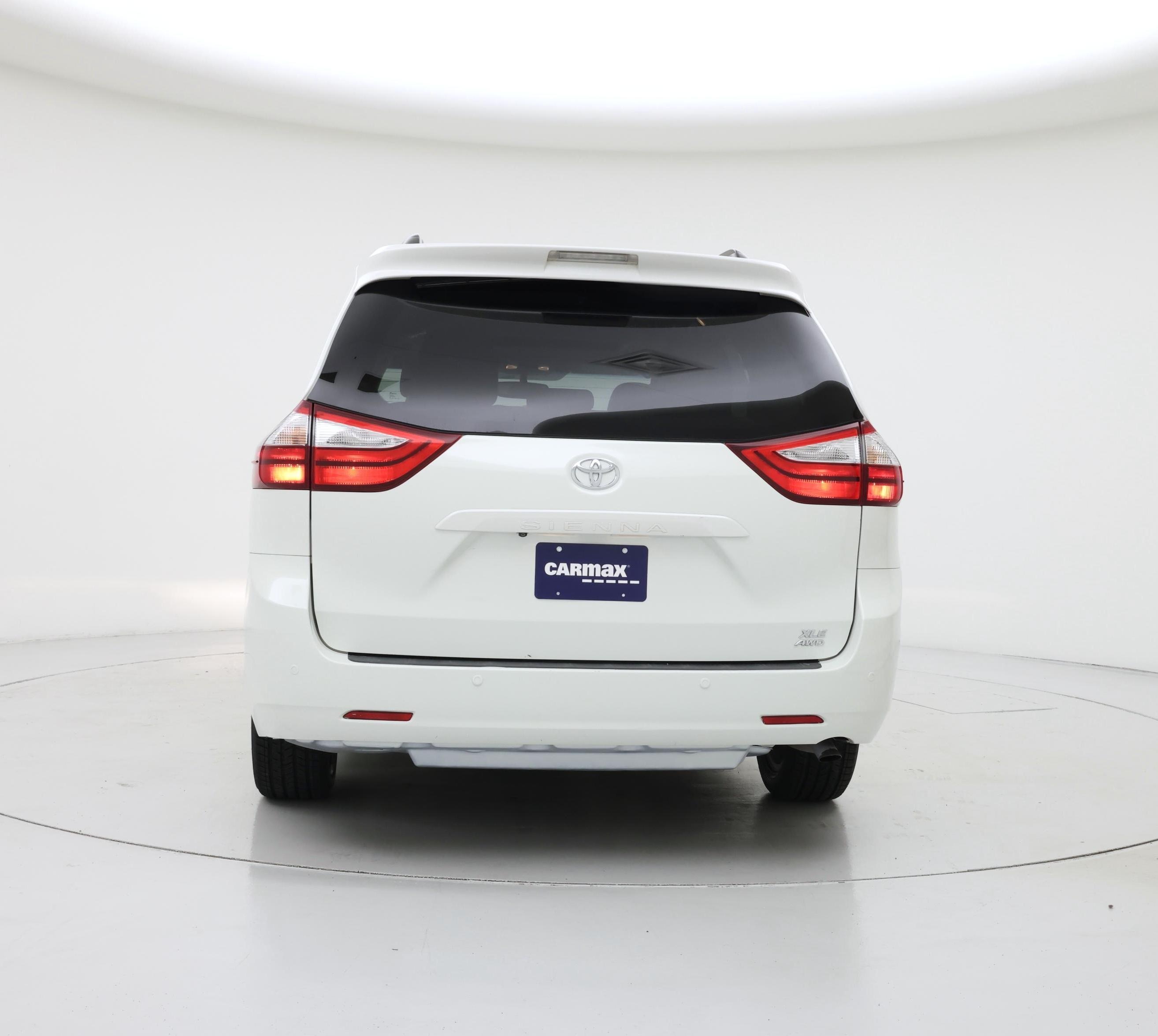 Thumbnail: 2017 Toyota Sienna - 6