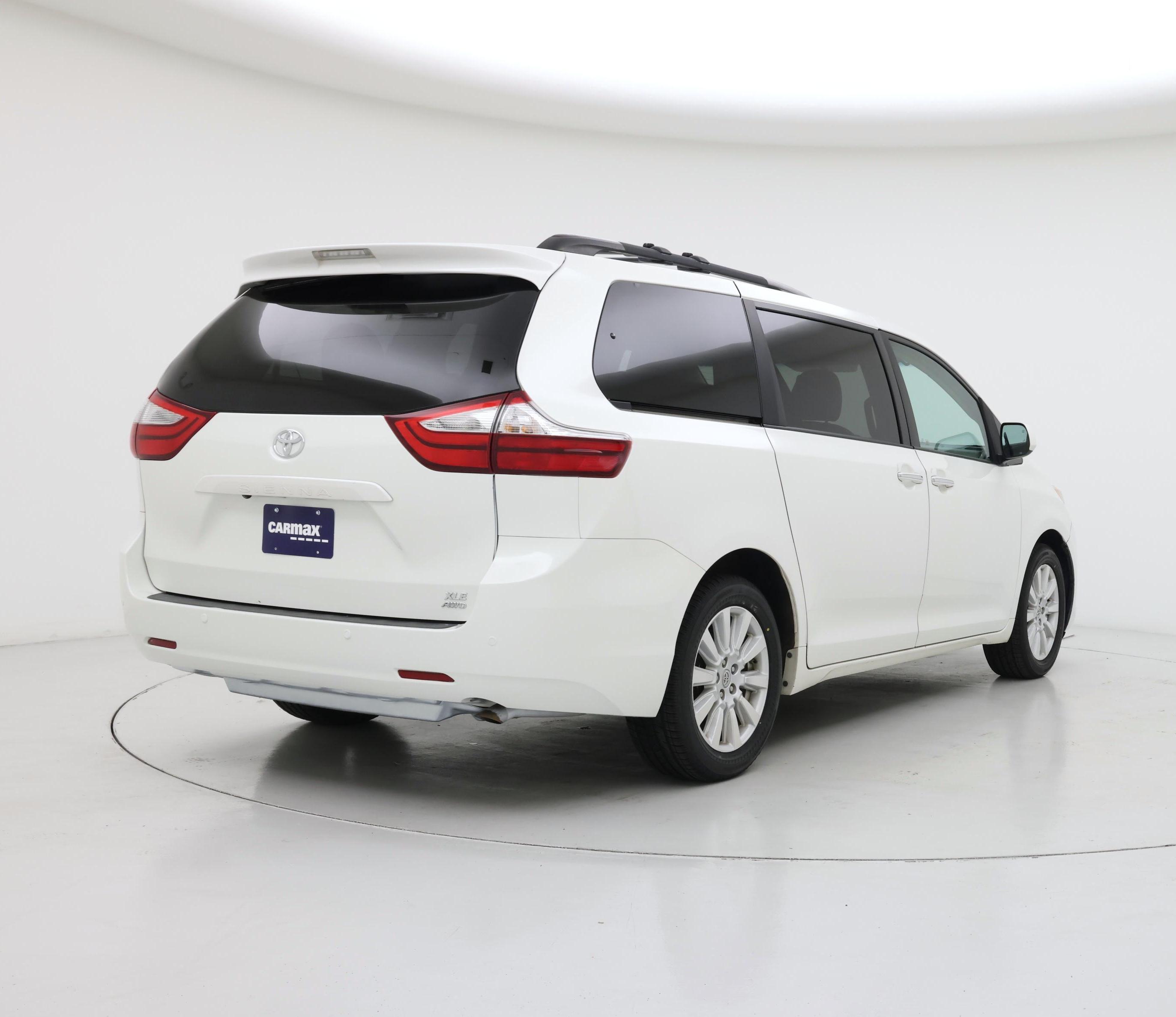 Thumbnail: 2017 Toyota Sienna - 8
