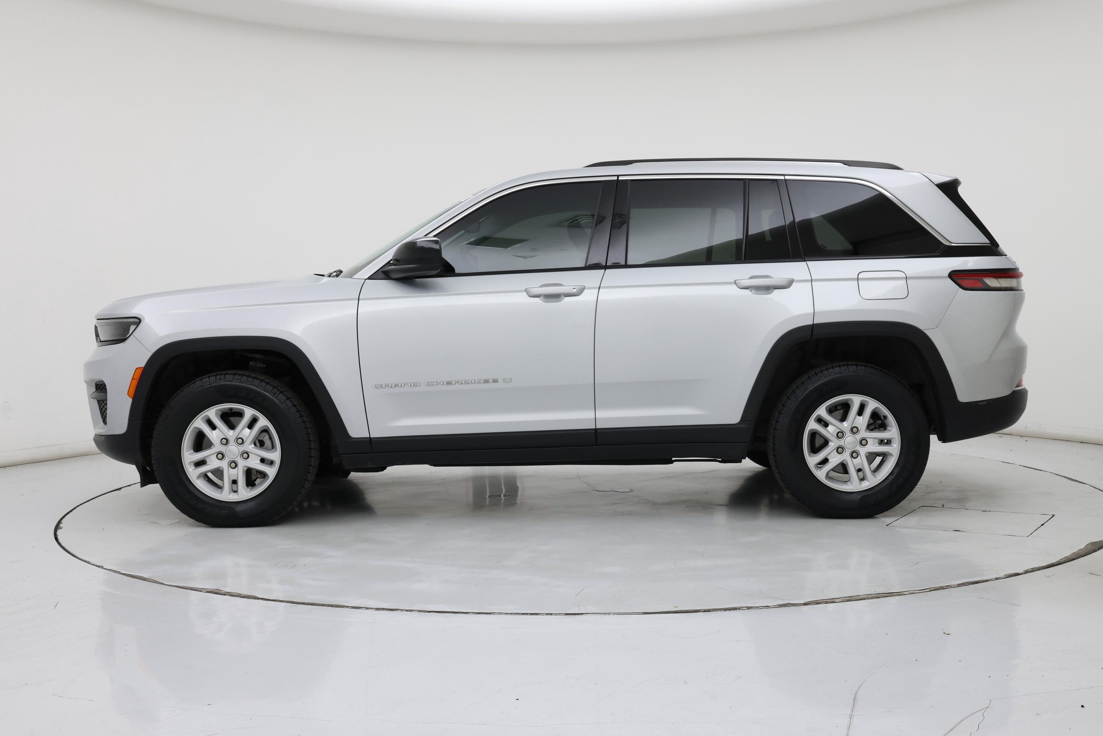 Thumbnail: 2022 Jeep Grand Cherokee - 3