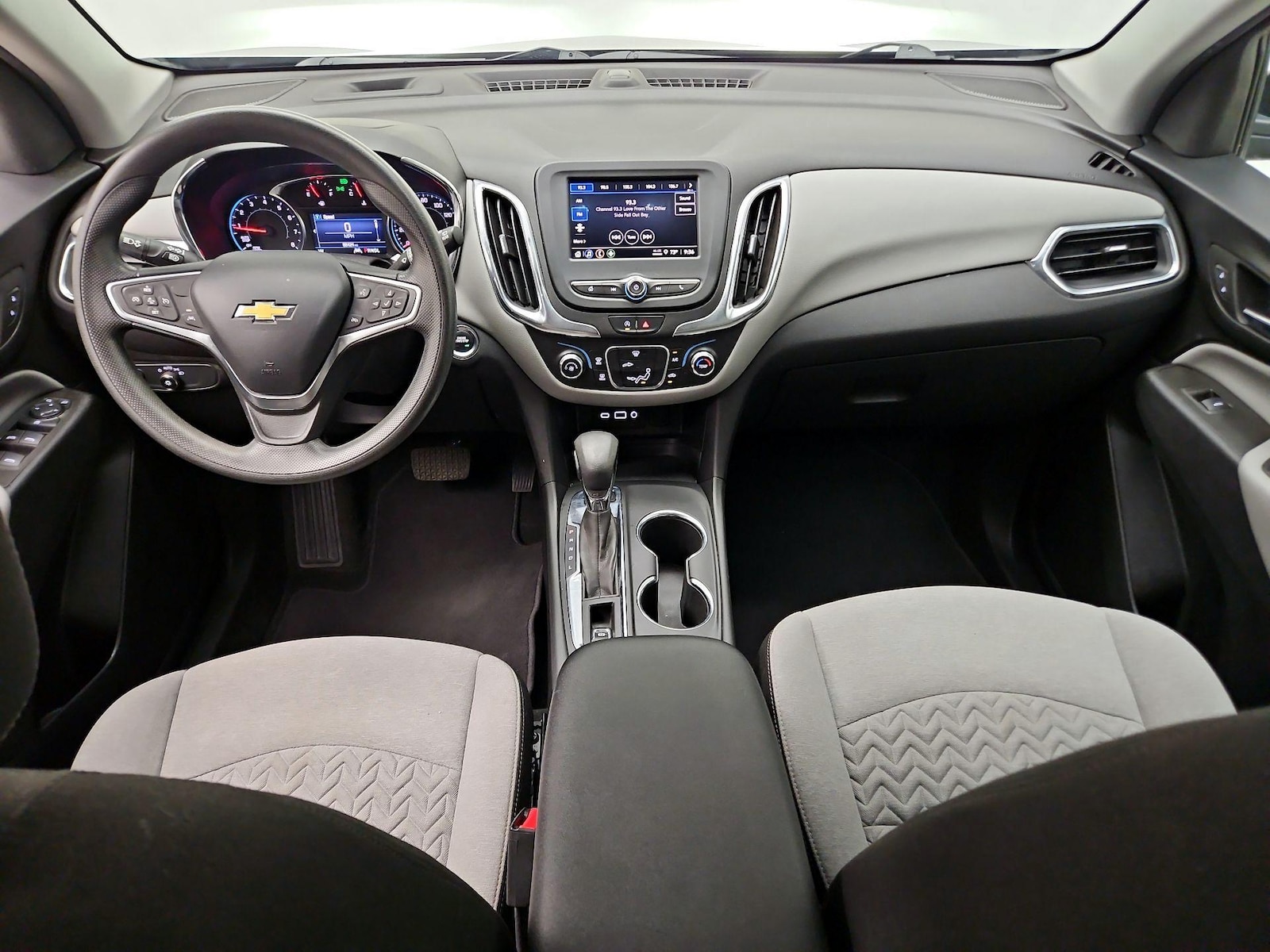 2023 Chevrolet Equinox LS - Photo 10