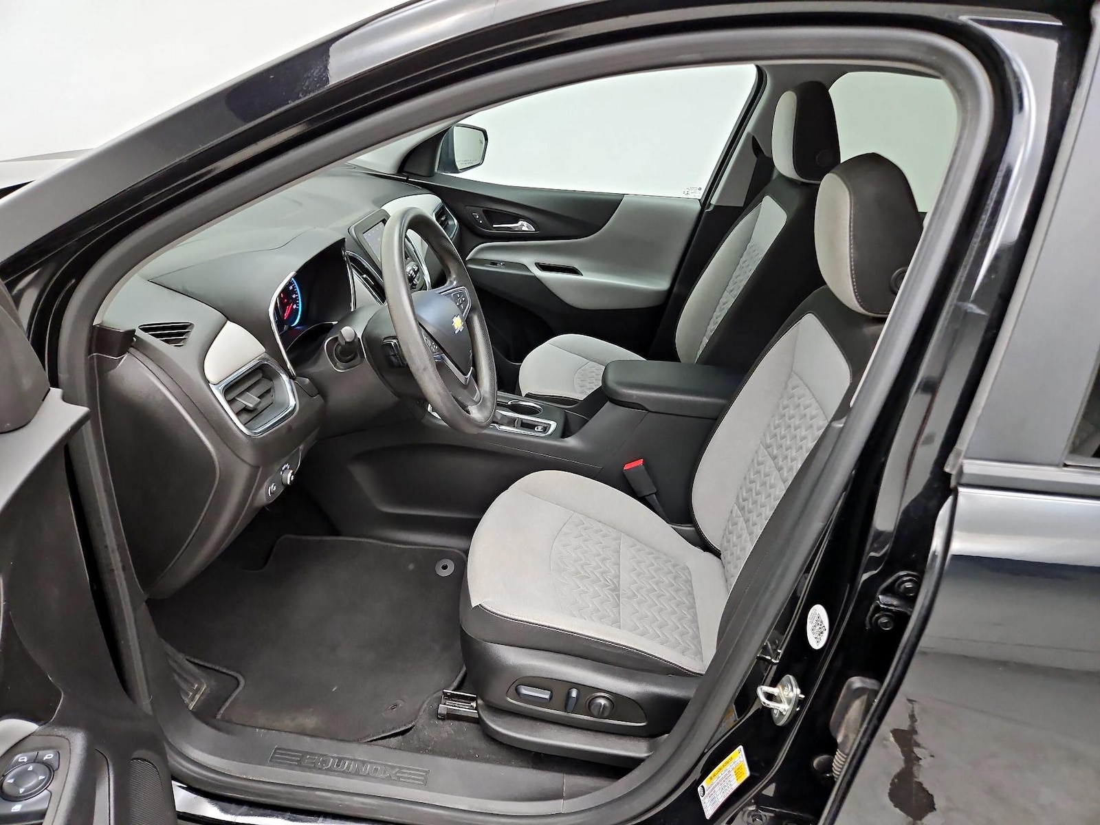 2023 Chevrolet Equinox LS - Photo 12