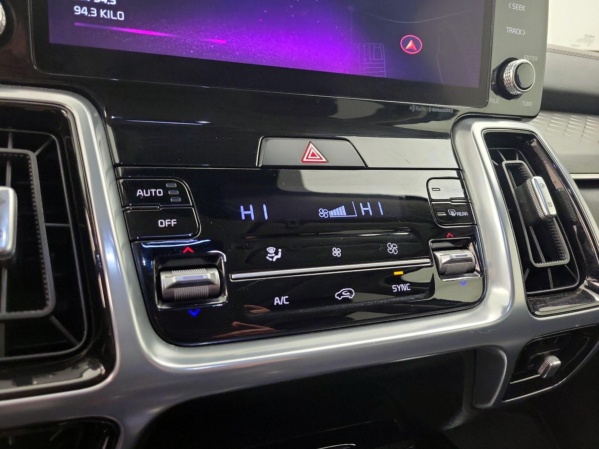 Thumbnail: 2023 Kia Sorento - 16