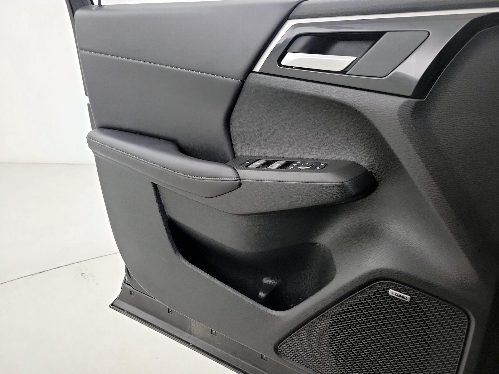 2025 Mitsubishi Outlander SE - Photo 13