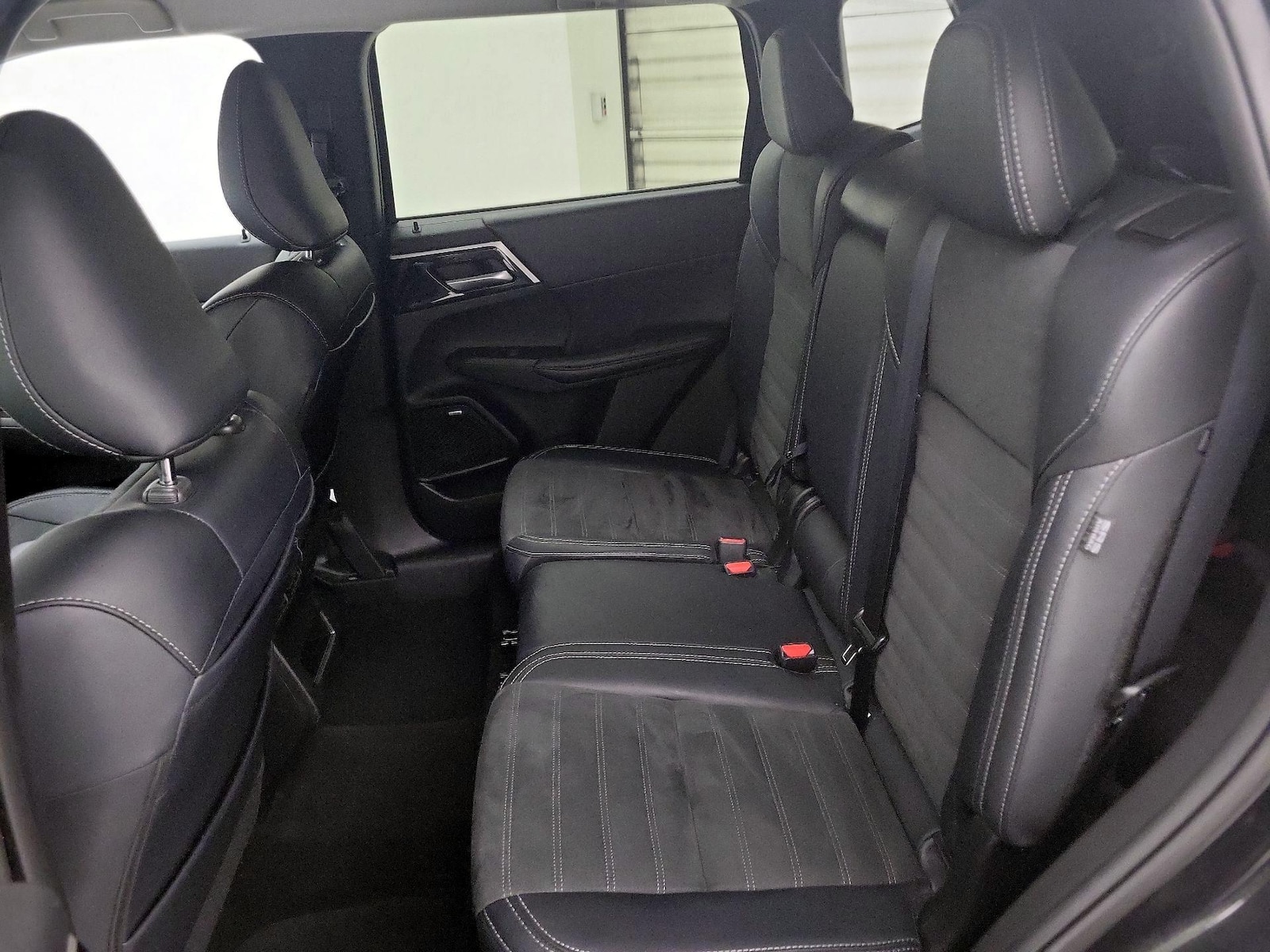 2025 Mitsubishi Outlander SE - Photo 21