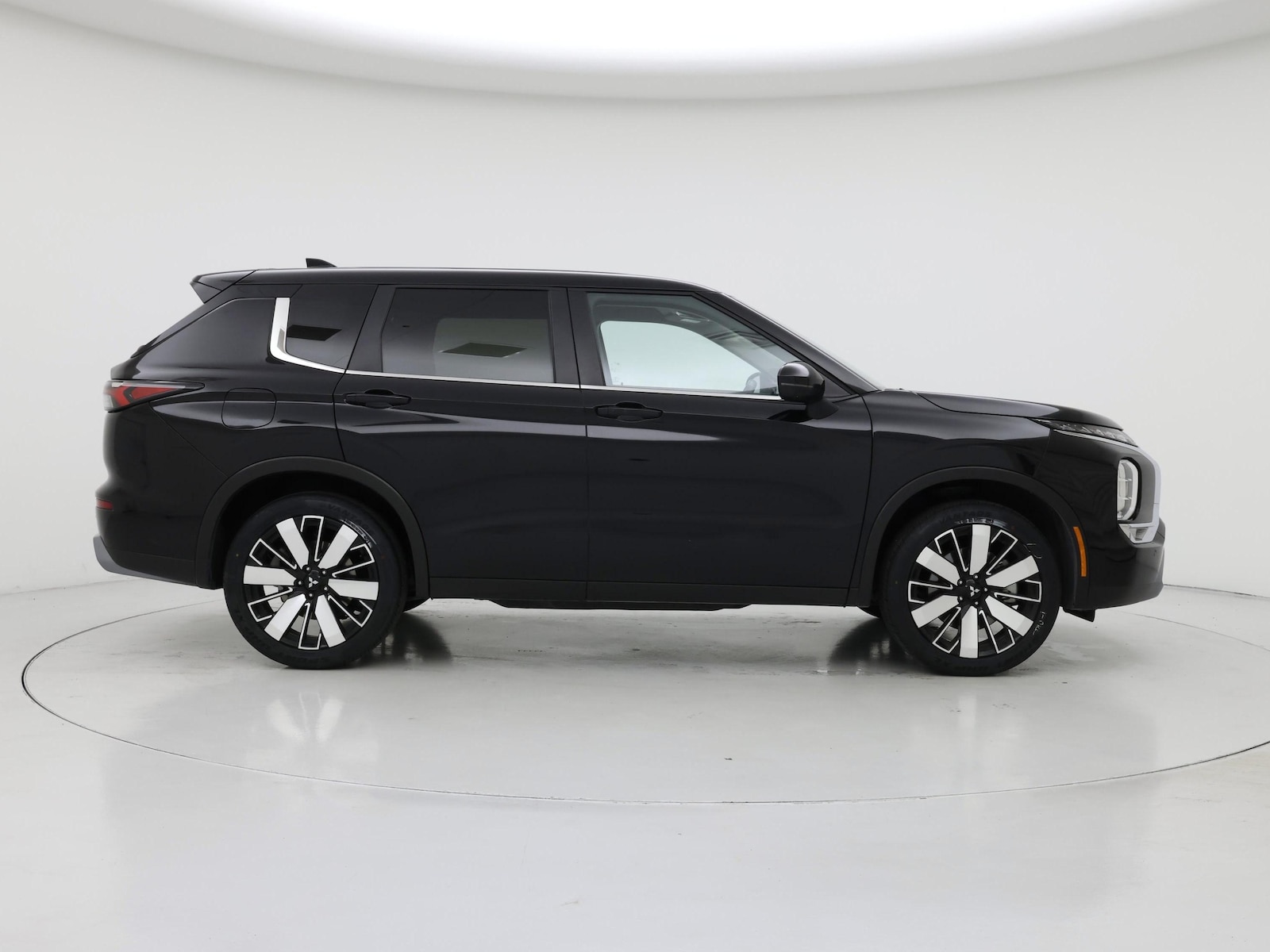 2025 Mitsubishi Outlander SE - Photo 8