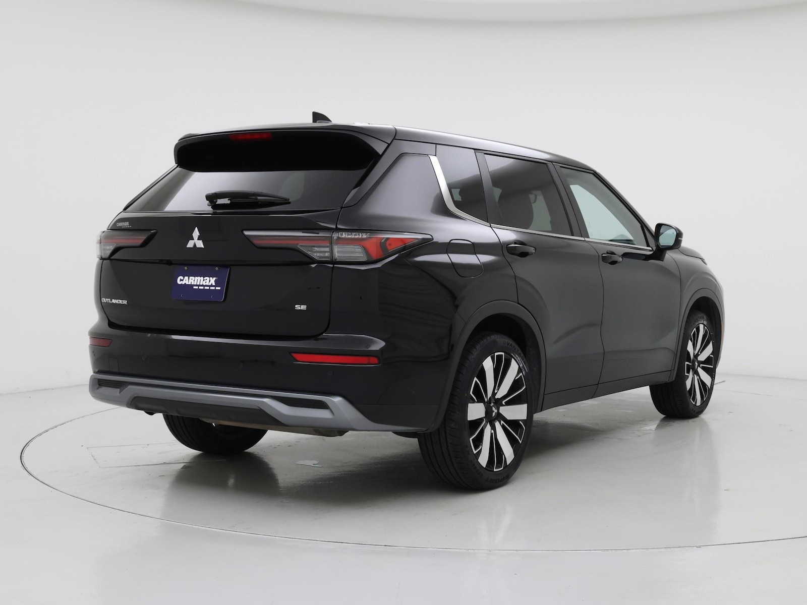 2025 Mitsubishi Outlander SE - Photo 9
