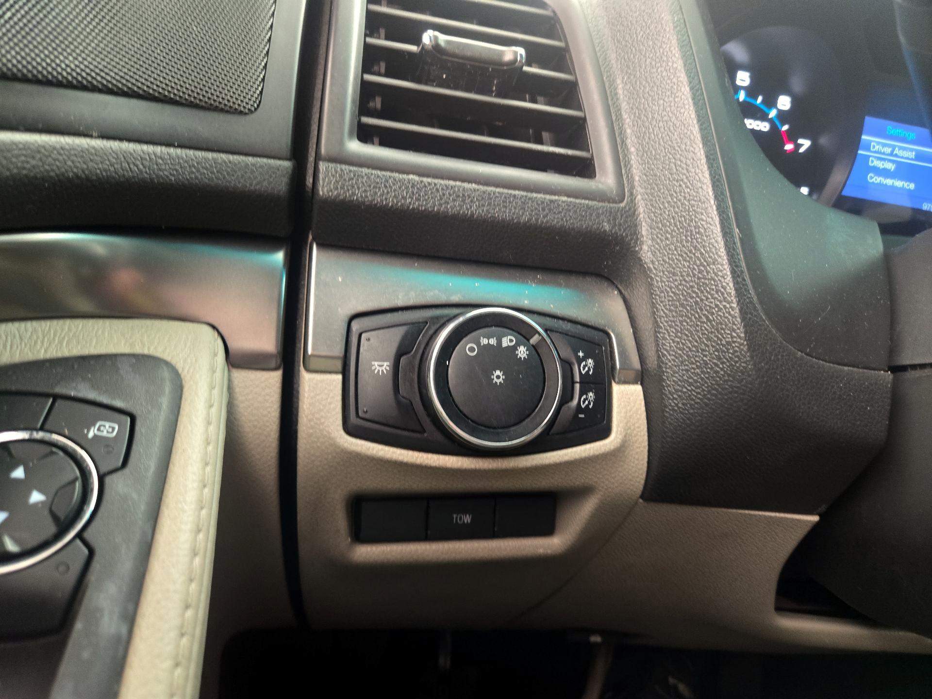 Thumbnail: 2014 Ford Explorer - 13