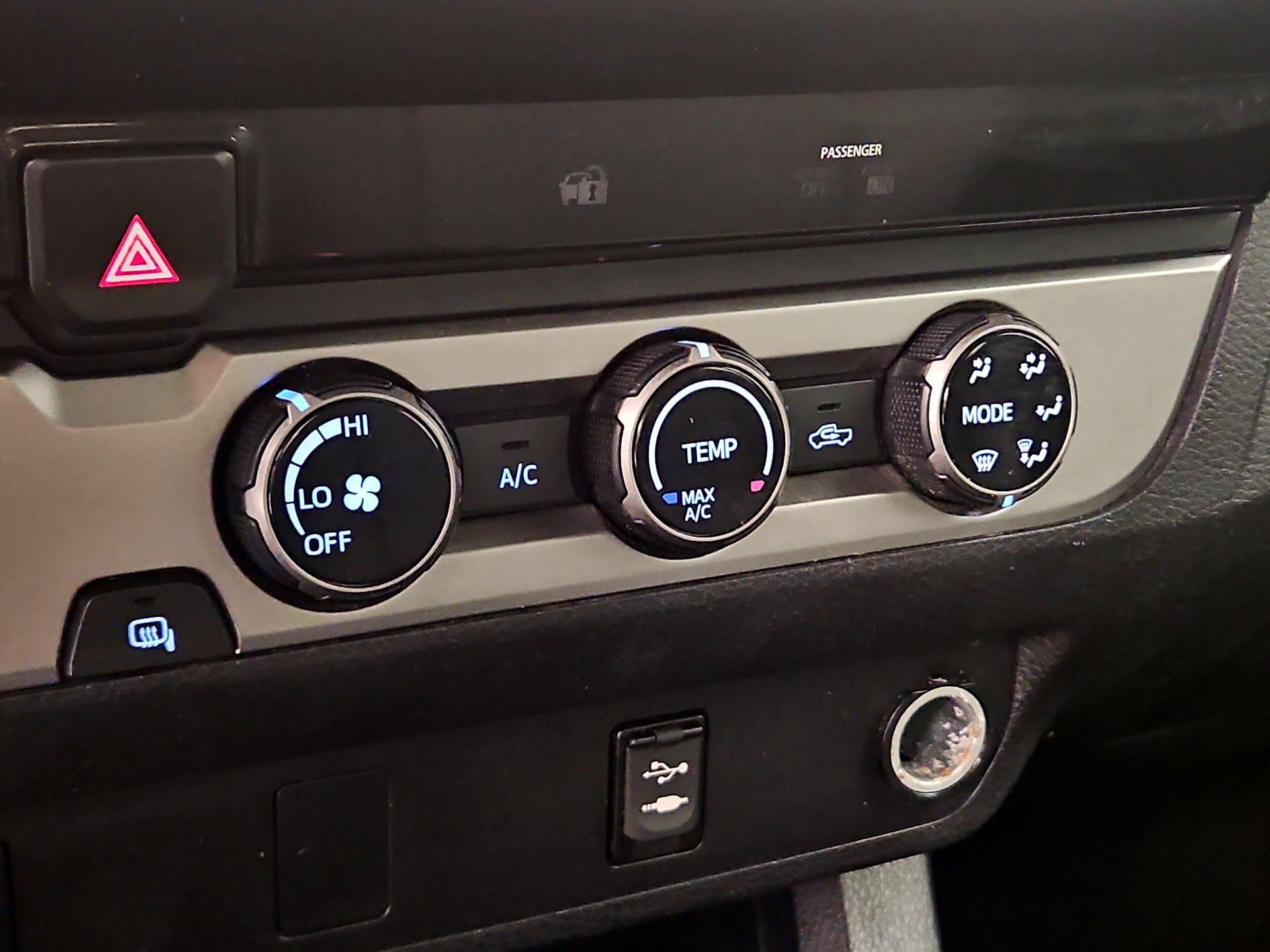 Thumbnail: 2016 Toyota Tacoma - 15