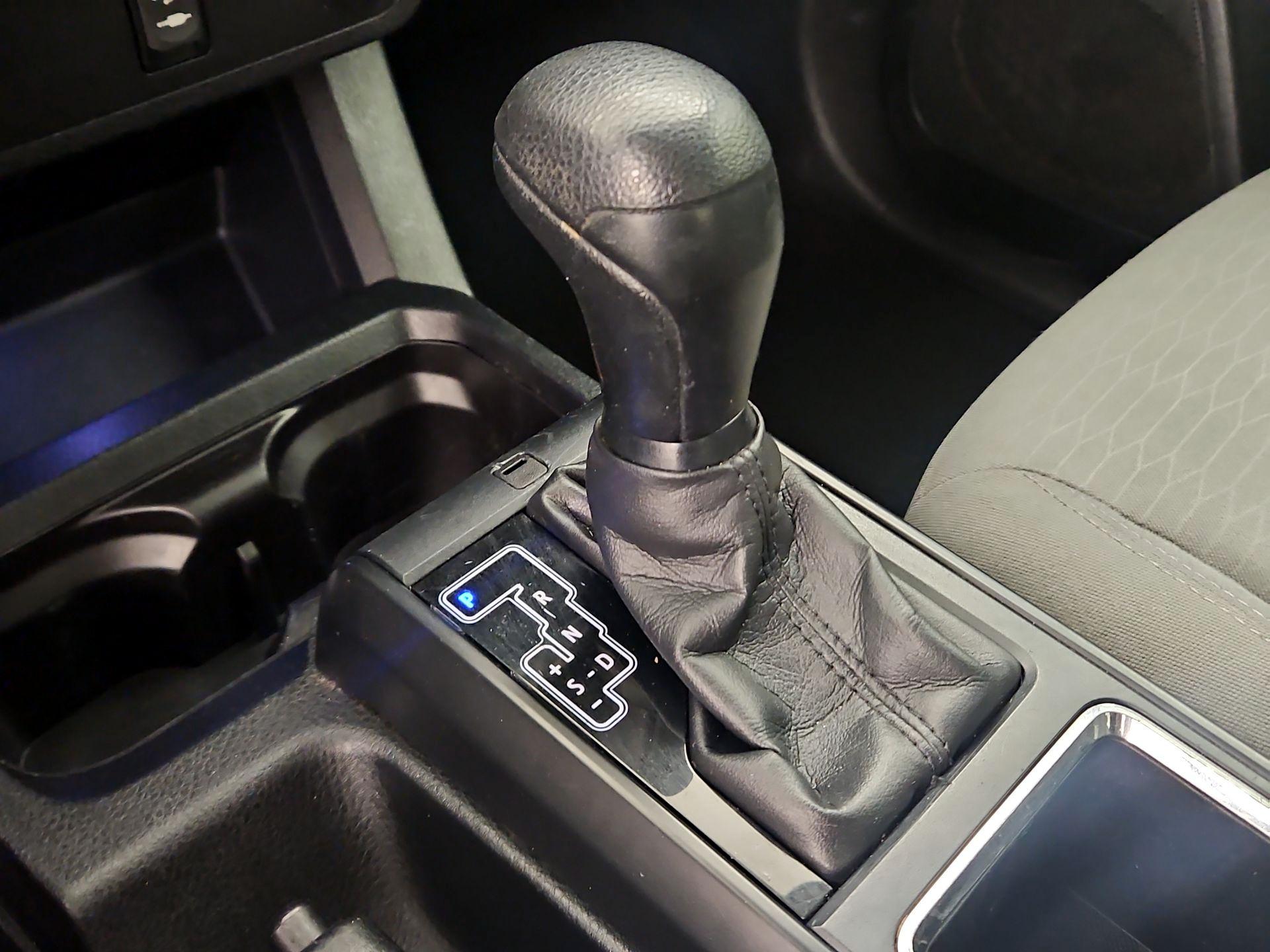 Thumbnail: 2016 Toyota Tacoma - 16