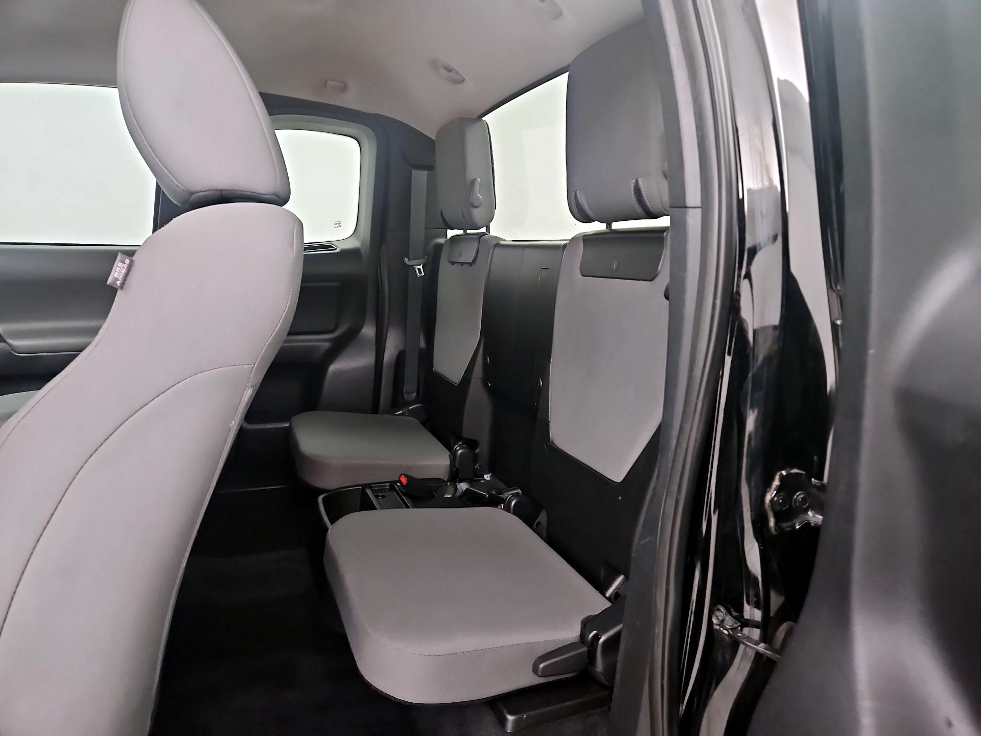 Thumbnail: 2016 Toyota Tacoma - 18