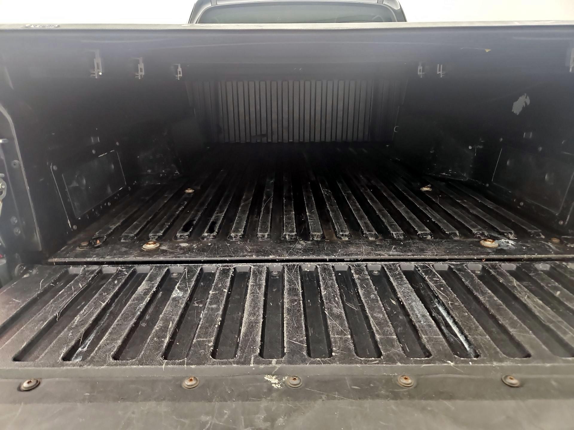 Thumbnail: 2016 Toyota Tacoma - 19