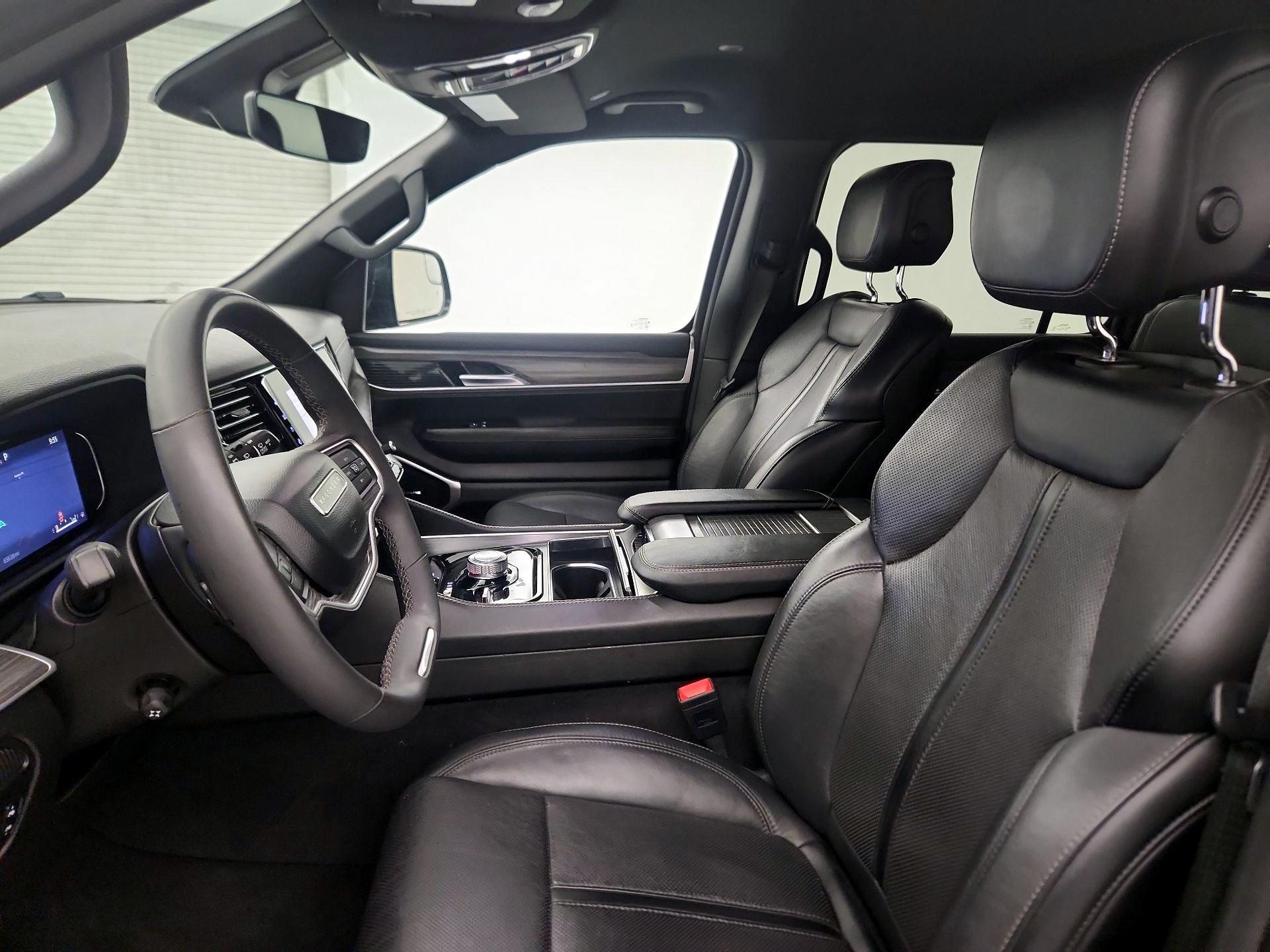 Thumbnail: 2024 Jeep Wagoneer - 11