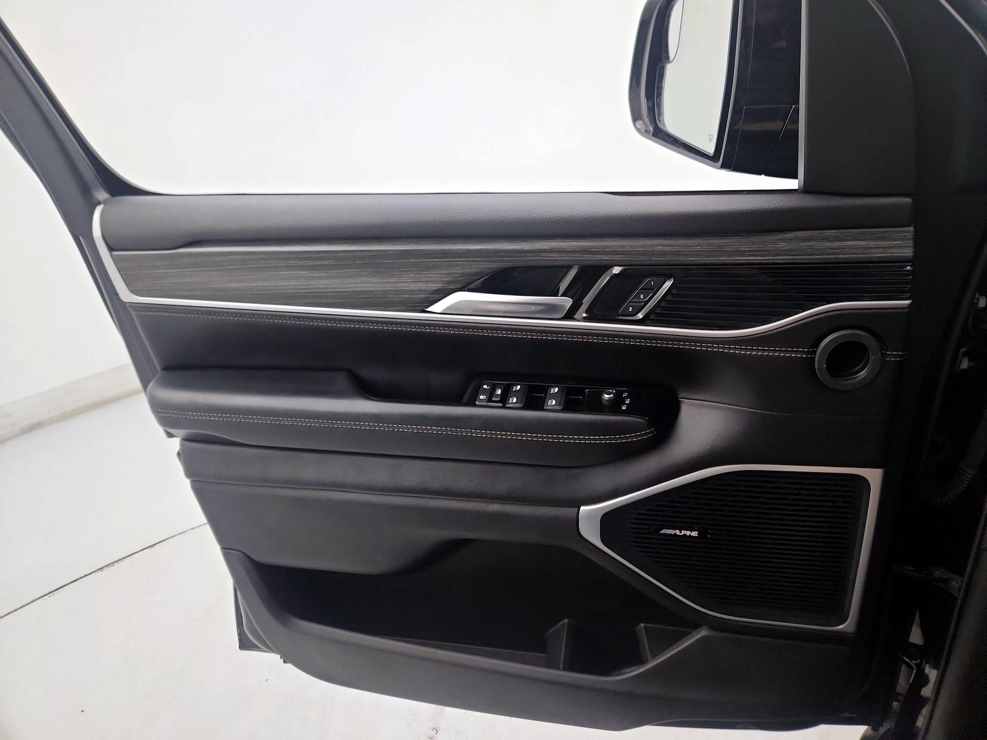 Thumbnail: 2024 Jeep Wagoneer - 12