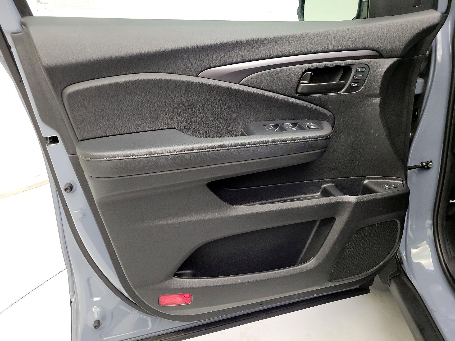 Thumbnail: 2023 Honda Passport - 10