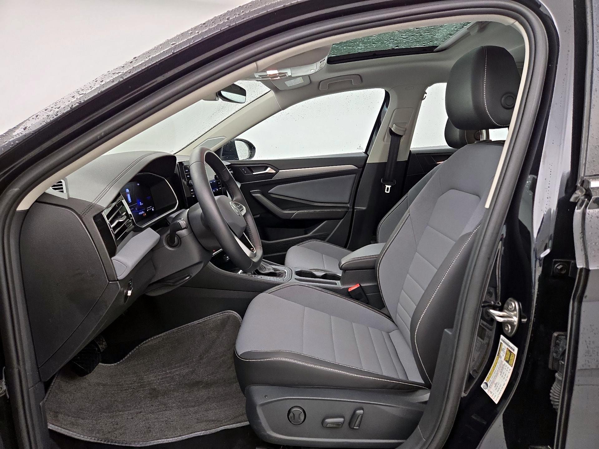 Thumbnail: 2025 Volkswagen Jetta - 11