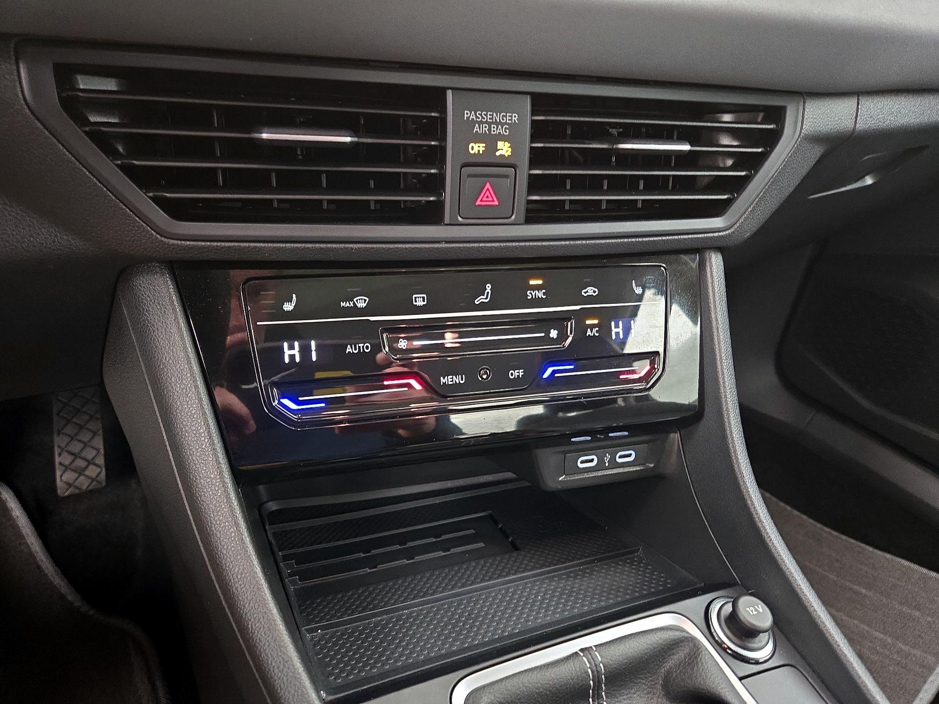 Thumbnail: 2025 Volkswagen Jetta - 16