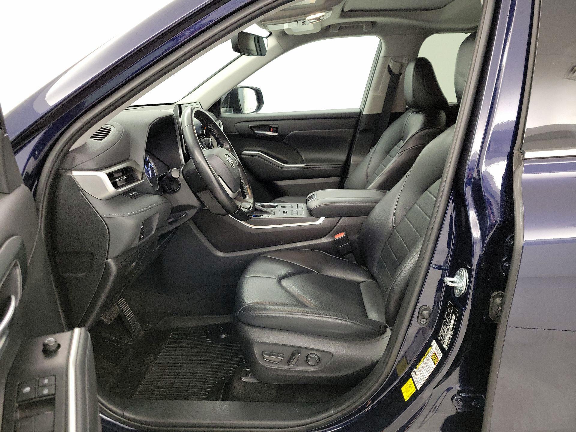 Thumbnail: 2022 Toyota Highlander - 11