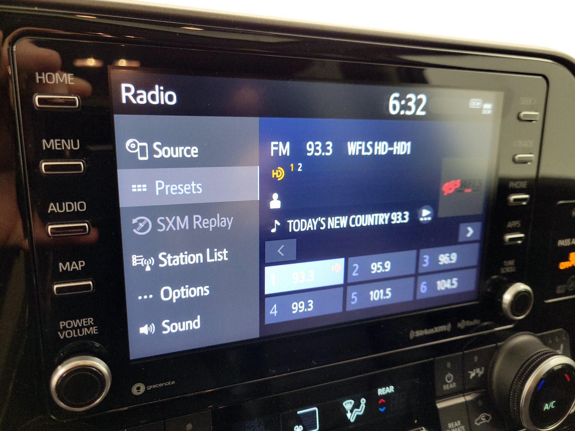 Thumbnail: 2022 Toyota Highlander - 15