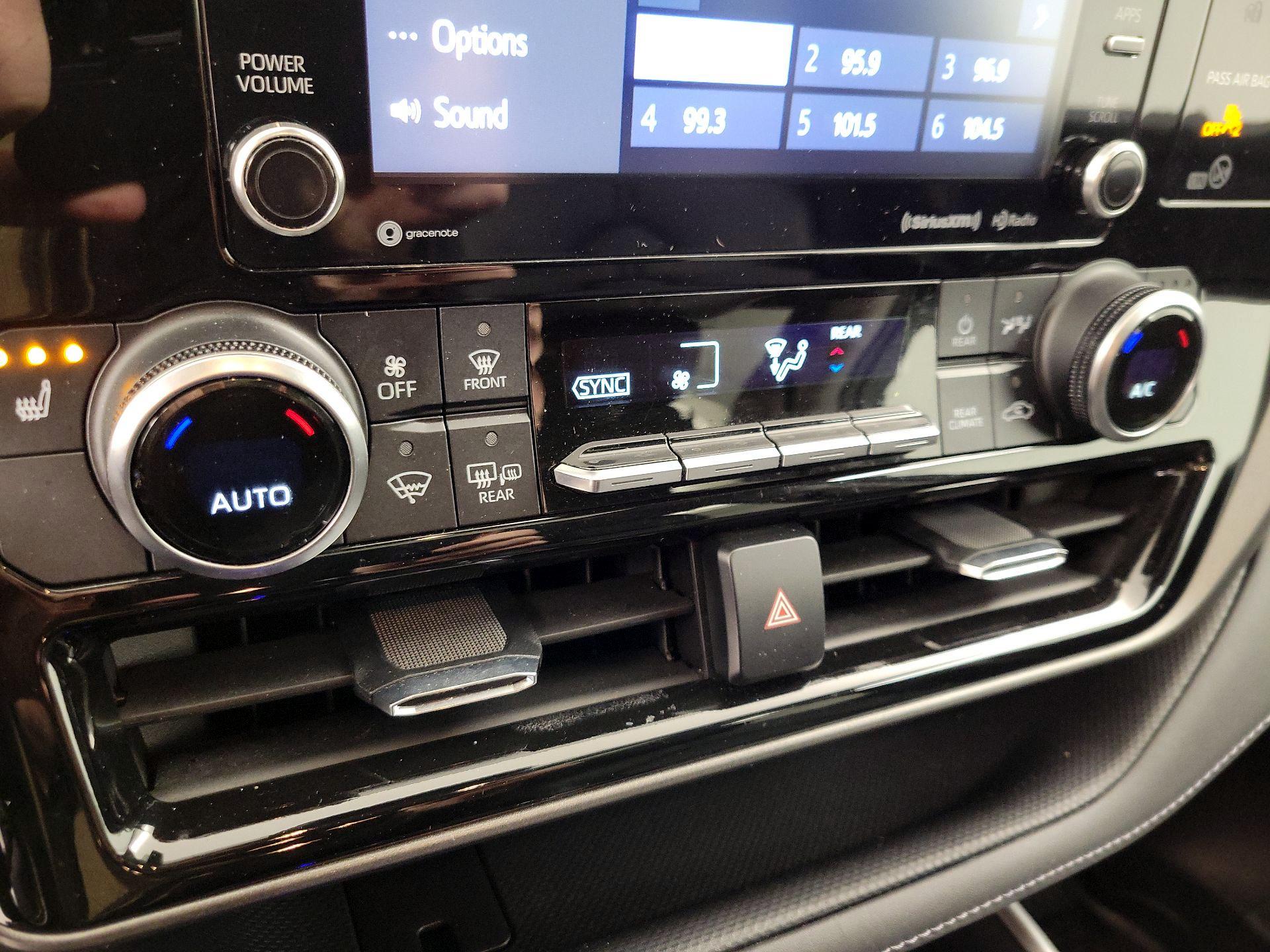 Thumbnail: 2022 Toyota Highlander - 16