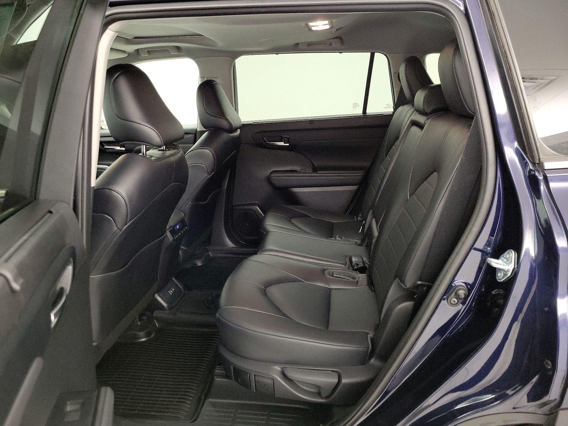 Thumbnail: 2022 Toyota Highlander - 20