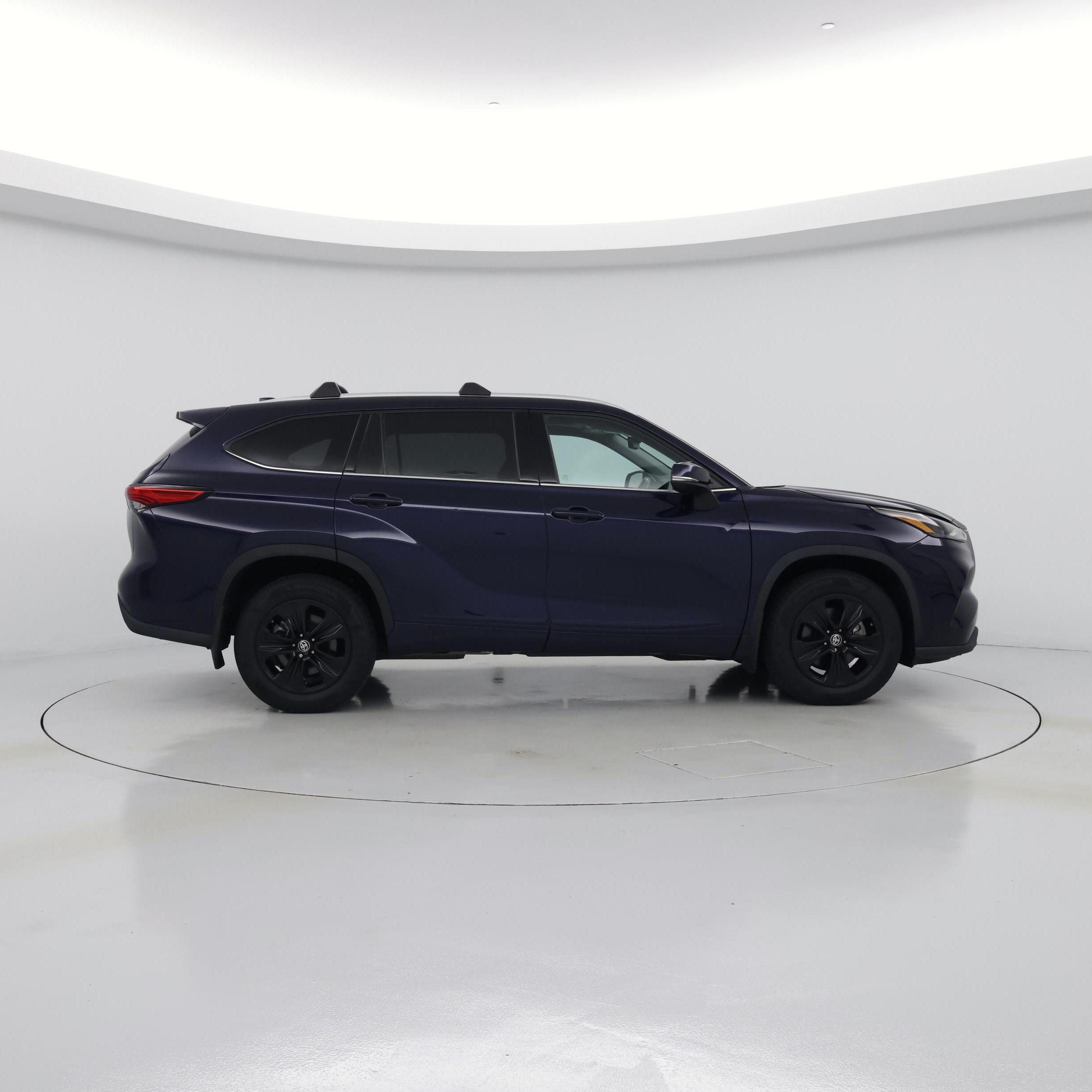 Thumbnail: 2022 Toyota Highlander - 7