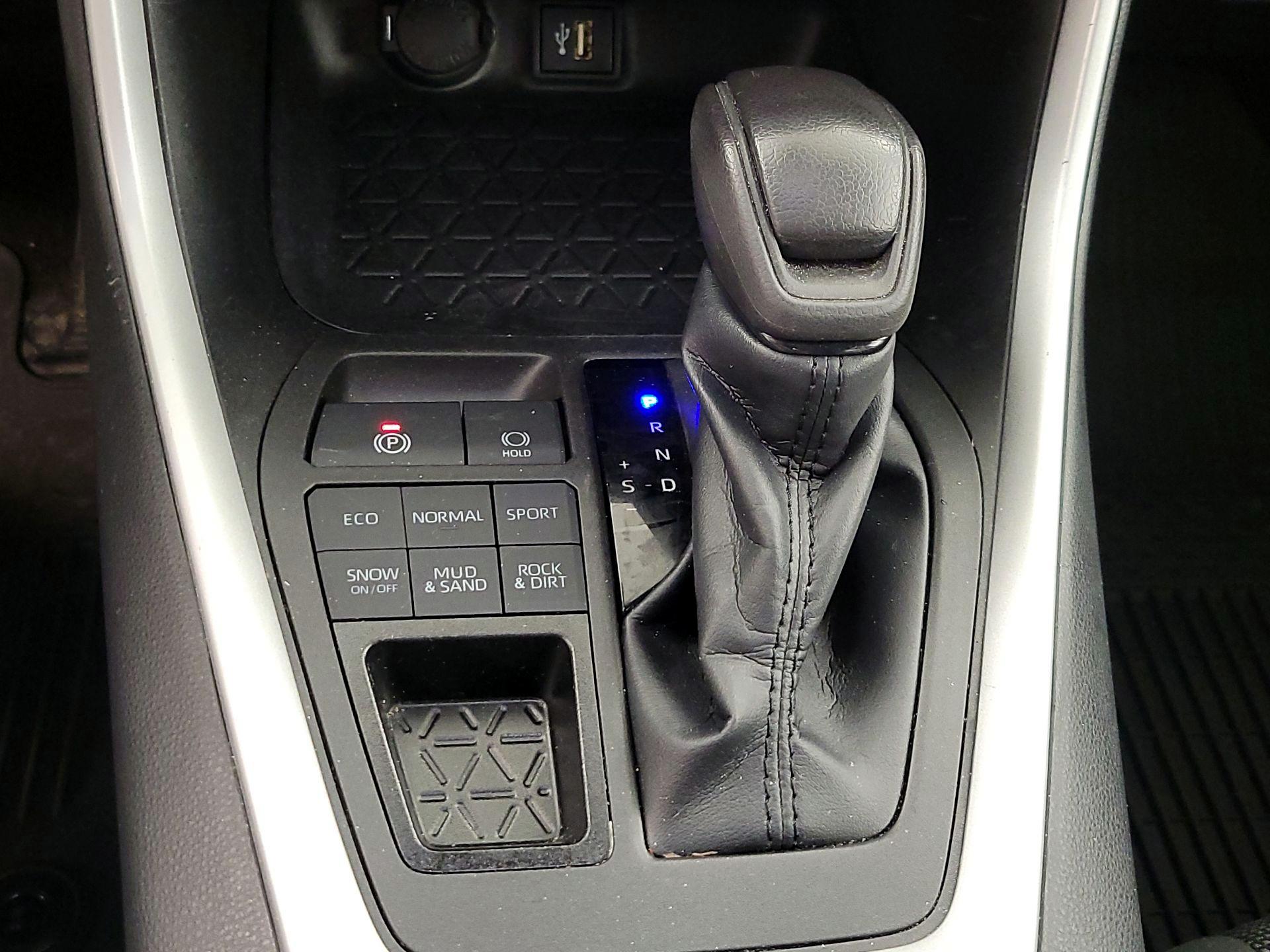 Thumbnail: 2023 Toyota RAV4 - 17