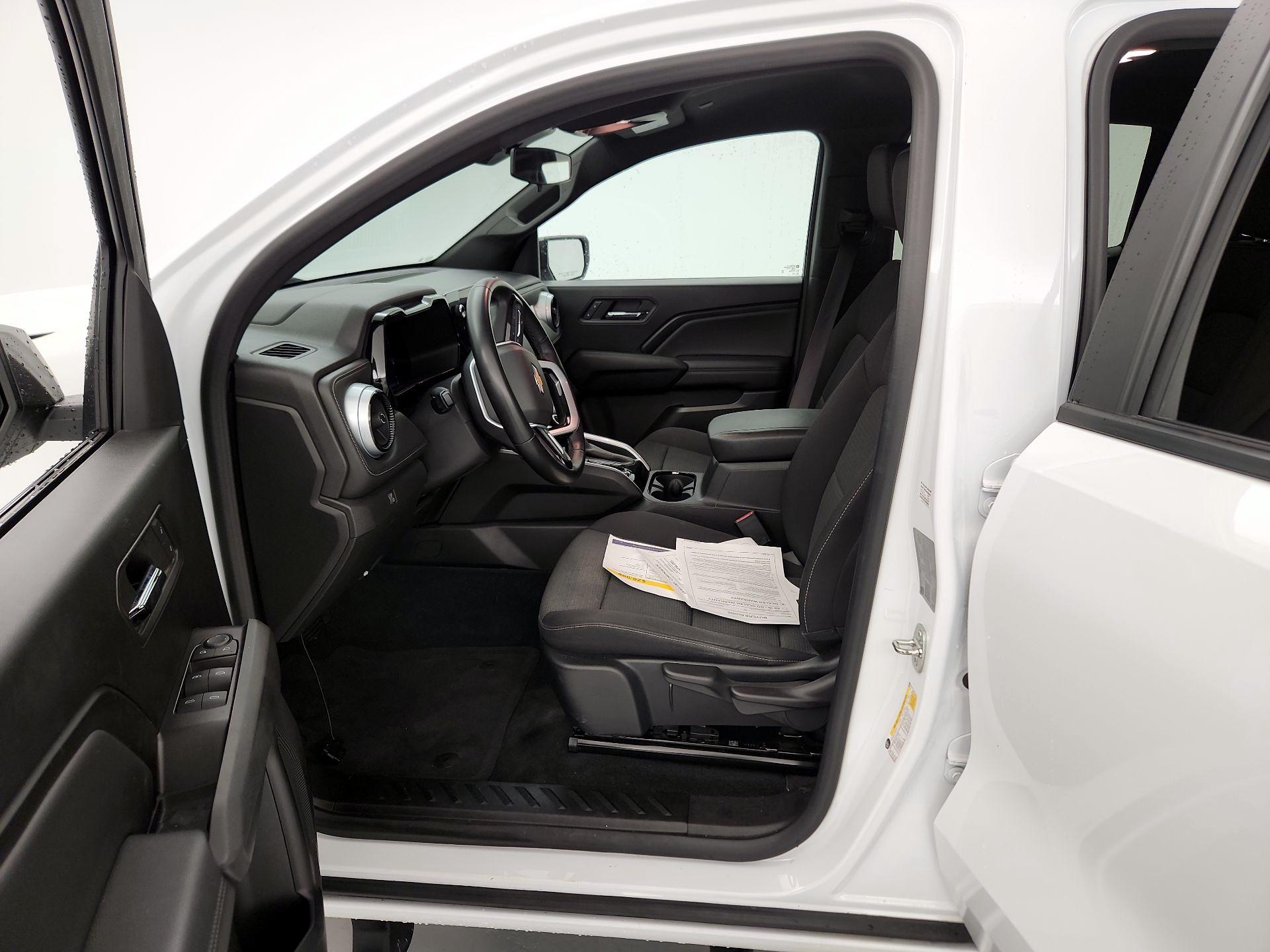 Thumbnail: 2023 Chevrolet Colorado - 11