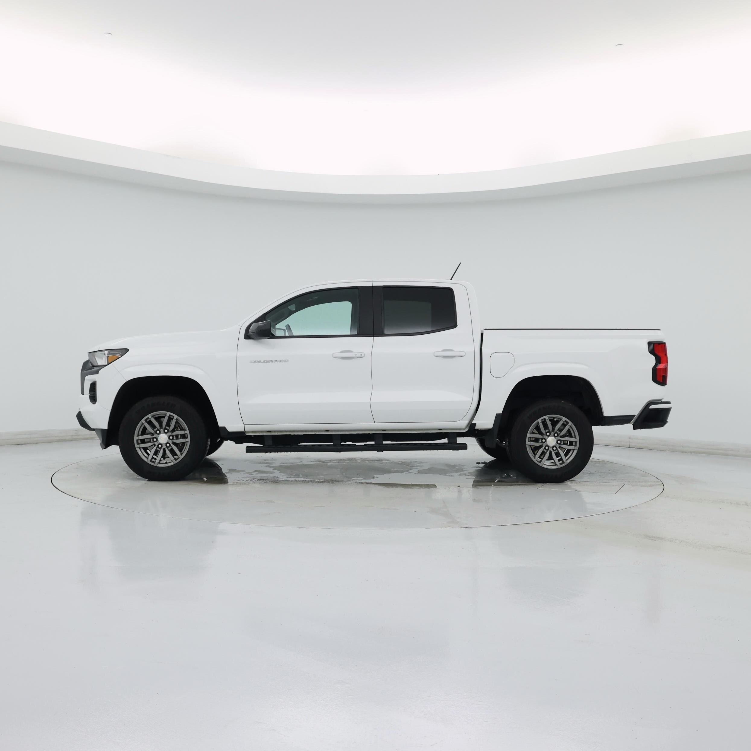 Thumbnail: 2023 Chevrolet Colorado - 3