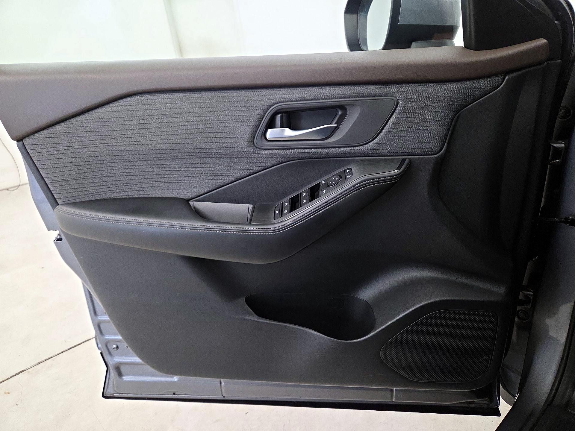 Thumbnail: 2023 Nissan Rogue - 12