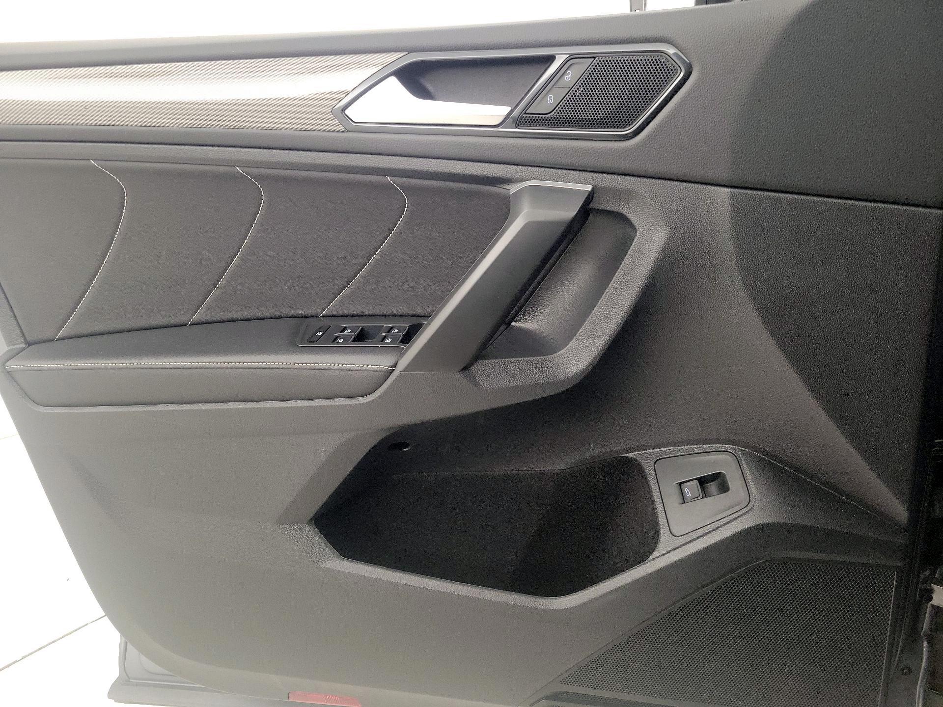 Thumbnail: 2024 Volkswagen Tiguan - 12